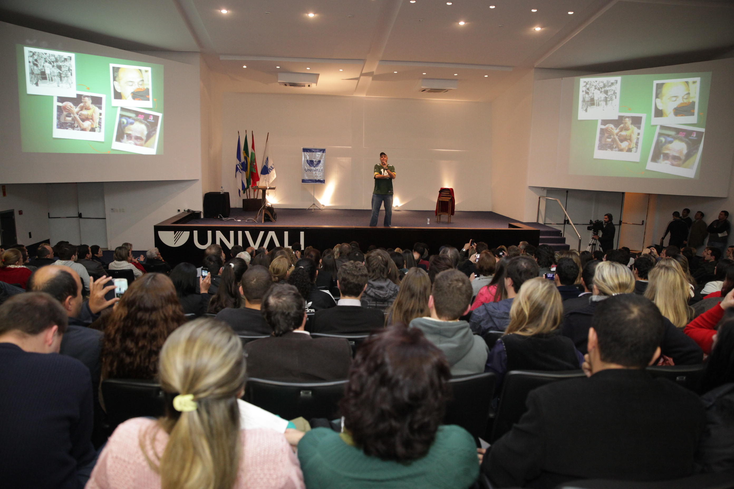 Encontros com a Assembleia - Balneário Camboriú - Palestra com Oscar Schmidt - Foto: Lucas Gabriel Diniz