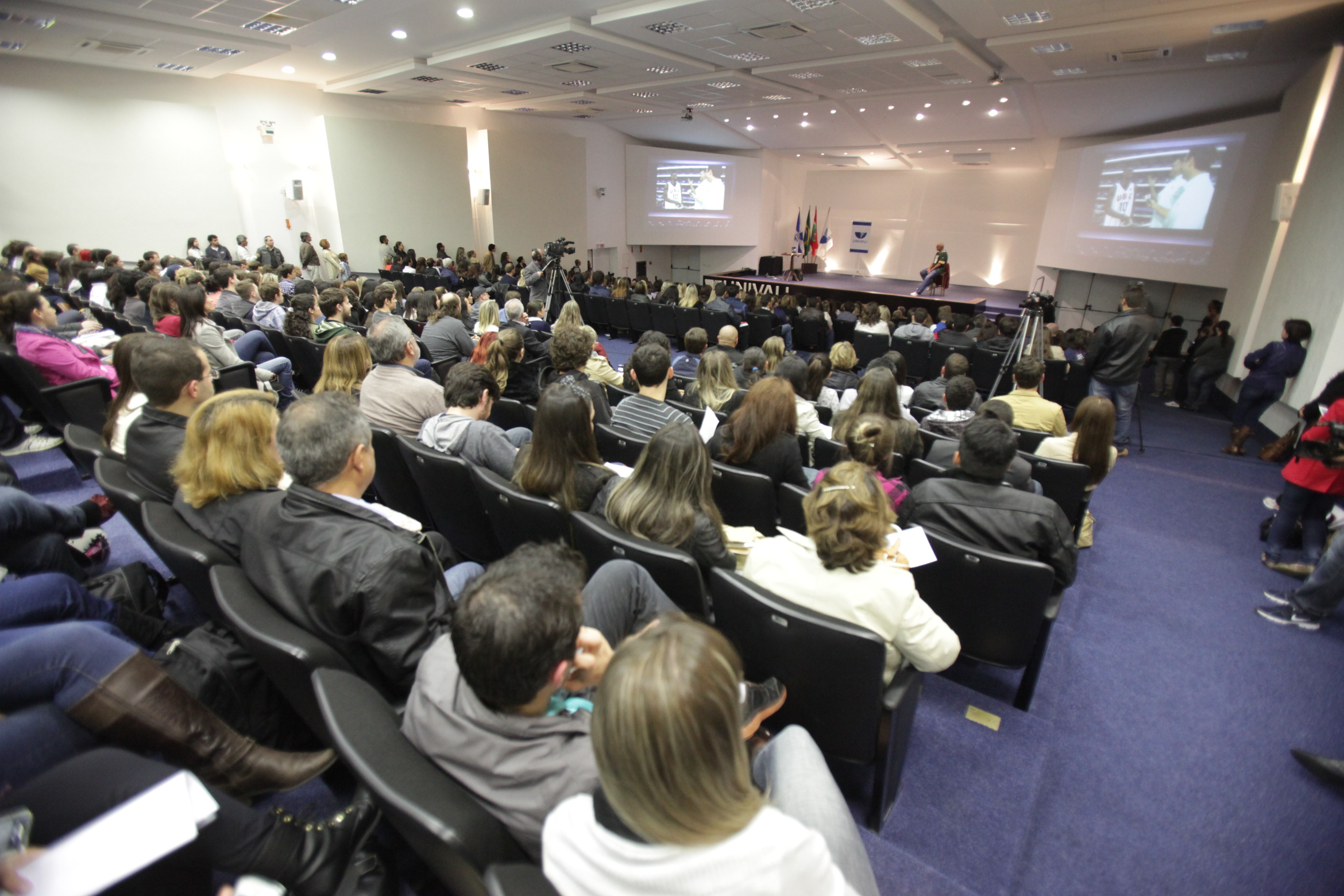 Encontros com a Assembleia - Balneário Camboriú - Palestra com Oscar Schmidt - Foto: Lucas Gabriel Diniz