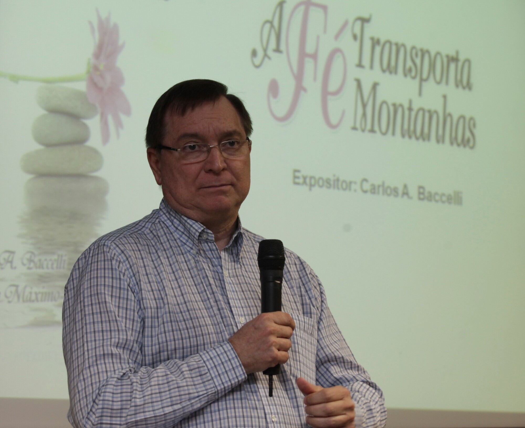 Encontro das Rosas é sediado na Assembleia com palestra sobre fé