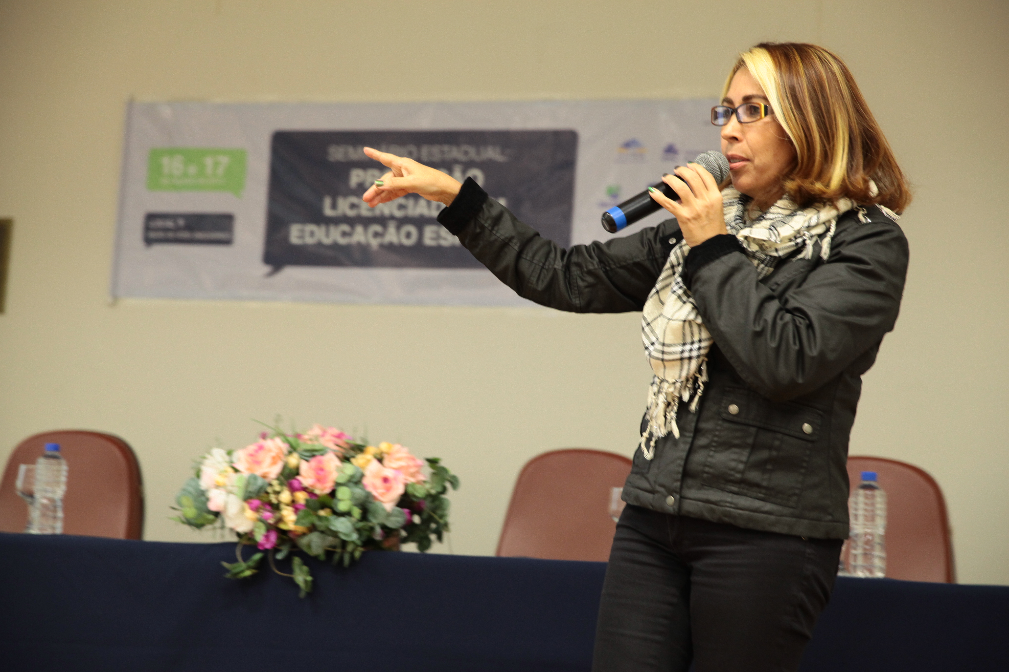 Seminário Estadual: Profissão Licenciado em Educação Especial em Chapecó. Palestrante Isabel Pessoa. Foto: Miriam Zomer