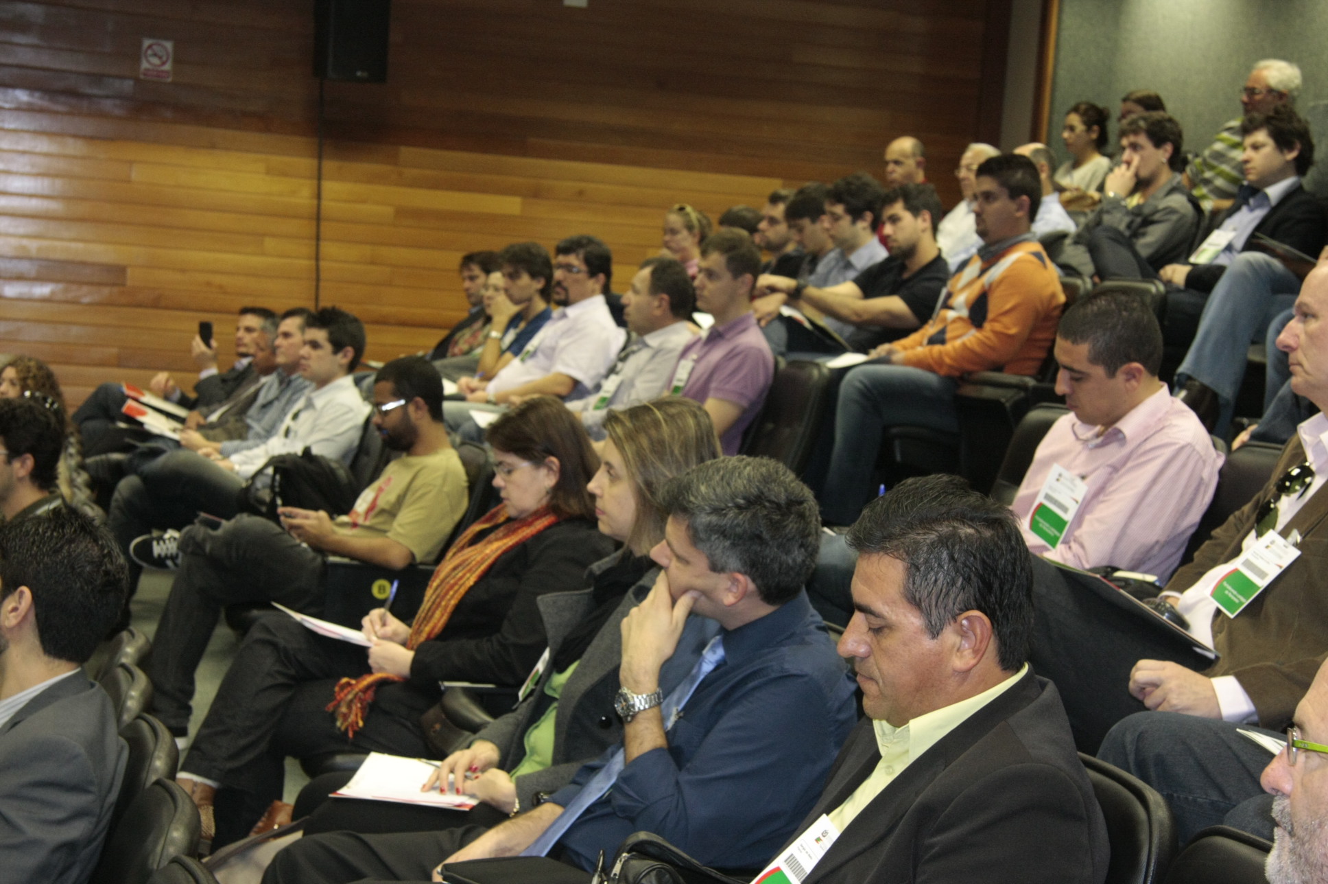 Palestra Infraestruturas e Serviços de Transporte Público no Brasil e na Europa: Soluções para financiamento, subsídios e desoneração do setor - Palestrante Profª Maria Carme Niralles Guasch.