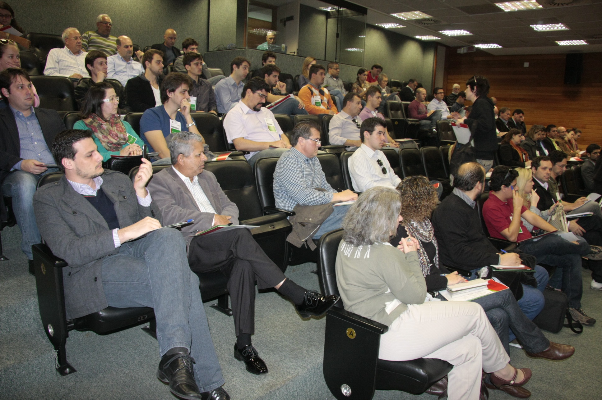 Palestra Infraestruturas e Serviços de Transporte Público no Brasil e na Europa: Soluções para financiamento, subsídios e desoneração do setor - Palestrante Profª Maria Carme Niralles Guasch.