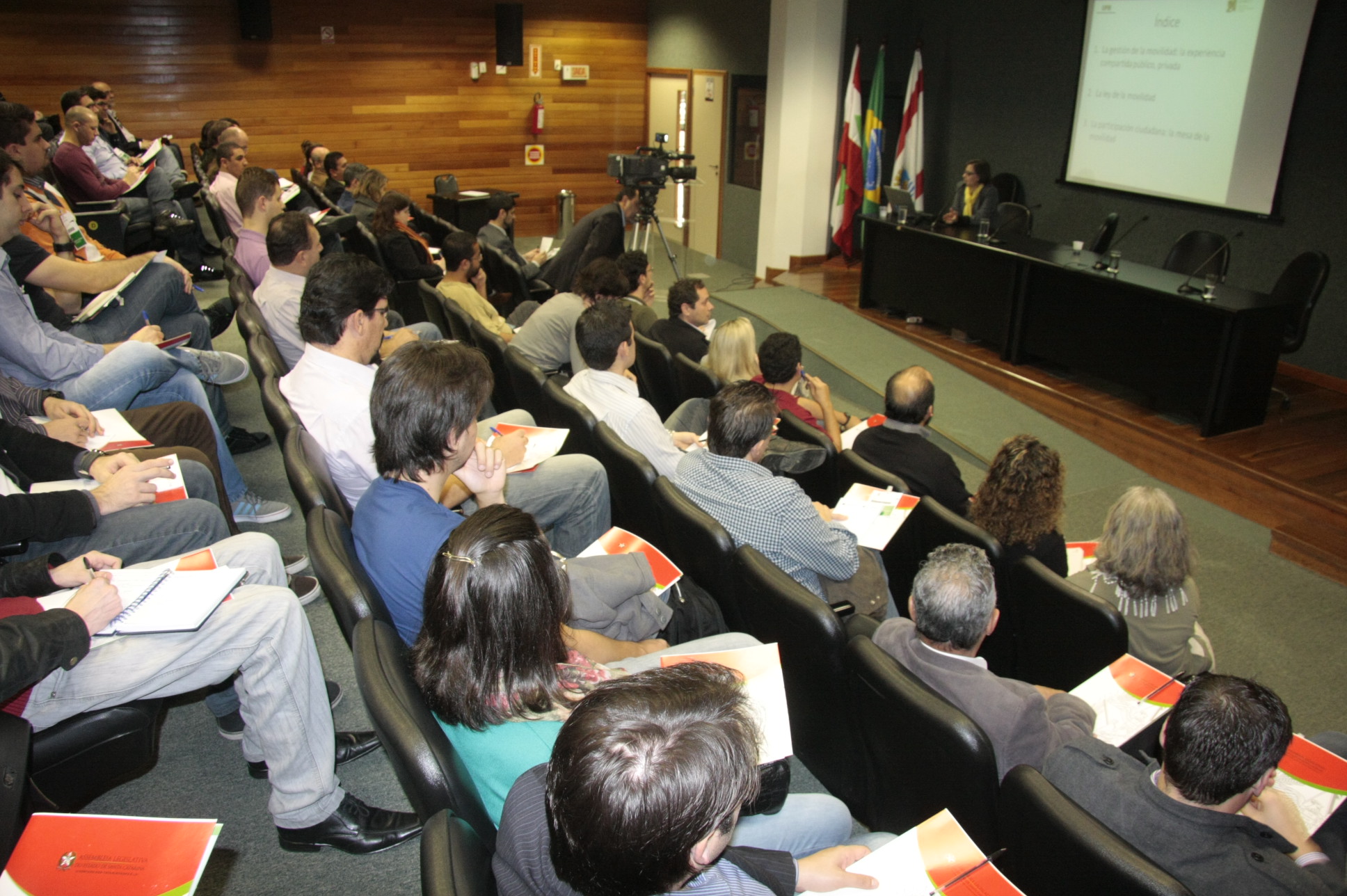 Palestra Infraestruturas e Serviços de Transporte Público no Brasil e na Europa