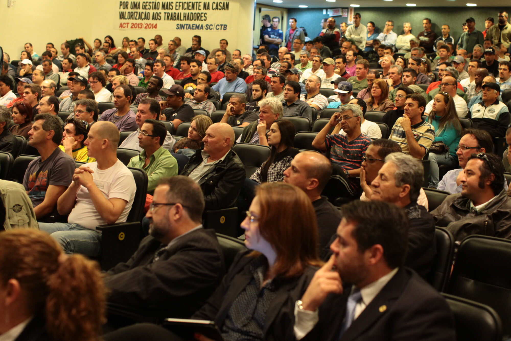 Audiência debate gestão da Casan, terceirização do setor de saneamento e CPI das Águas