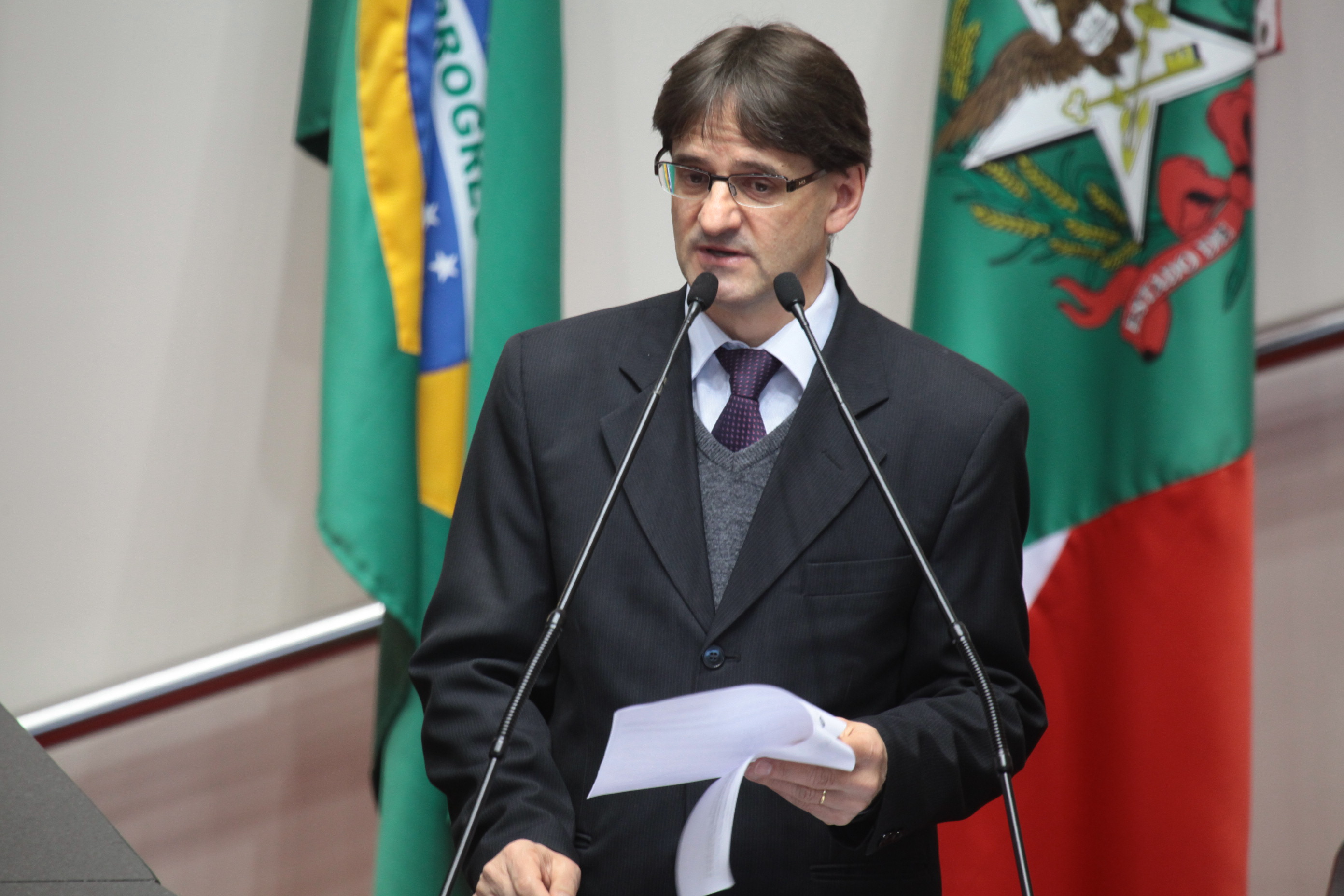 Deputado Neodi Saretta (PT). Sessão Ordinária - Horário dos Partidos. Plenário Osni Régis. Foto: Miriam Zomer