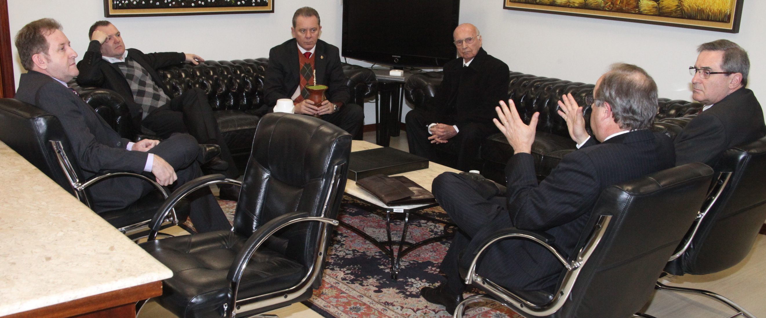 Assinatura do decreto que cria incentivos ao carvão mineral catarinense. Foto: Fábio Queiroz