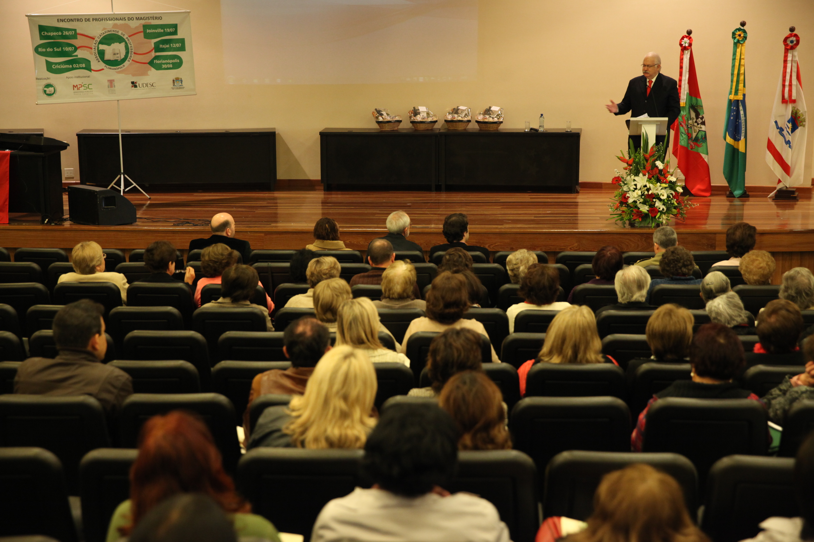 I Encontro de Profissionais do Magistério - Atividade cultural com o tema: Educação e Sociedade: cenários e desafios. Foto: Miriam Zomer