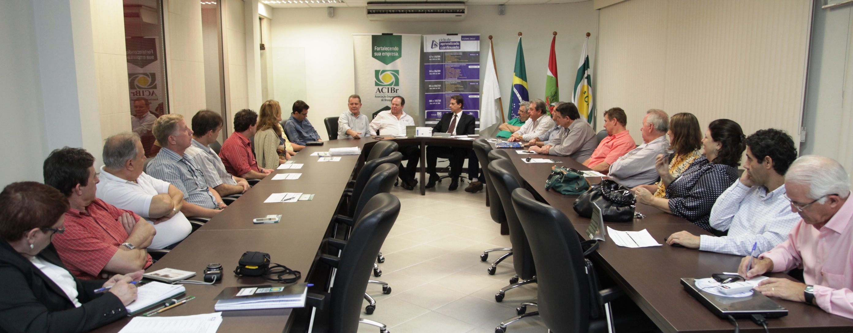 Presidente da Assembleia Legislativaq Dep Joares Ponticelli fala a Empresarios na ACIBr cobre a Reforma Politica   Foto Carlos