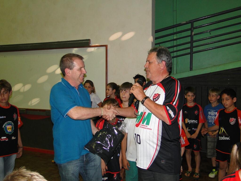 Deputado Maurício Eskudlark  (PSD) recebe homenagem do Bugre do Oeste / Divulgação