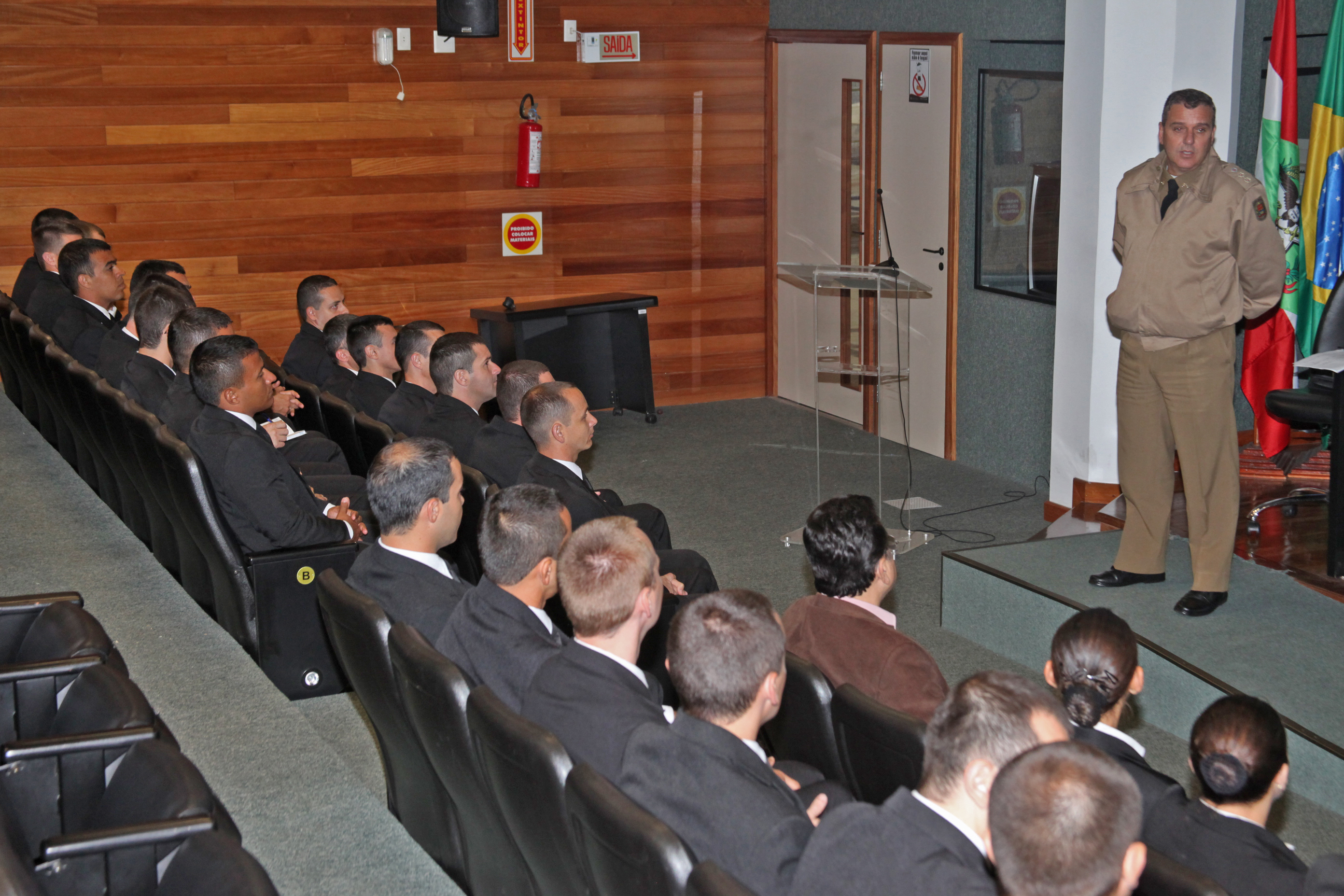 Cadetes da Polícia Militar visitam a Assembleia Legislativa de Santa Catarina. Foto: Fábio Queiroz