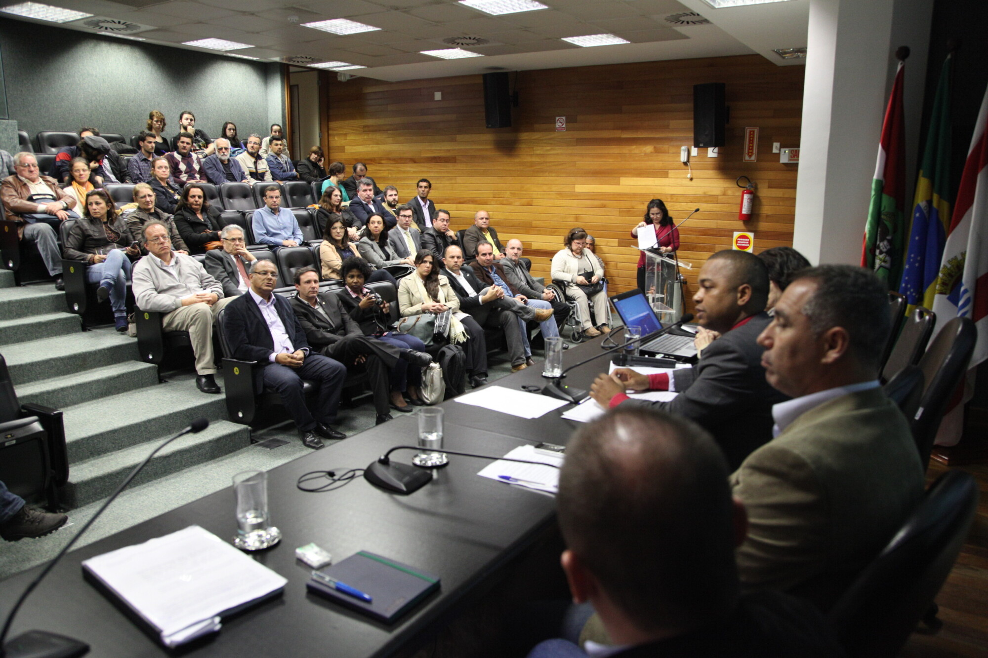 Audiência debate destino do Aterro da Baia Sul, na Capital