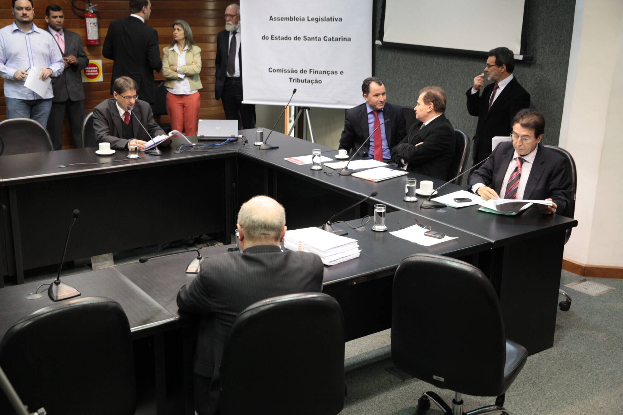 Comissão de Finanças recebe relatório de execução das prioridades do Orçamento Regionalizado