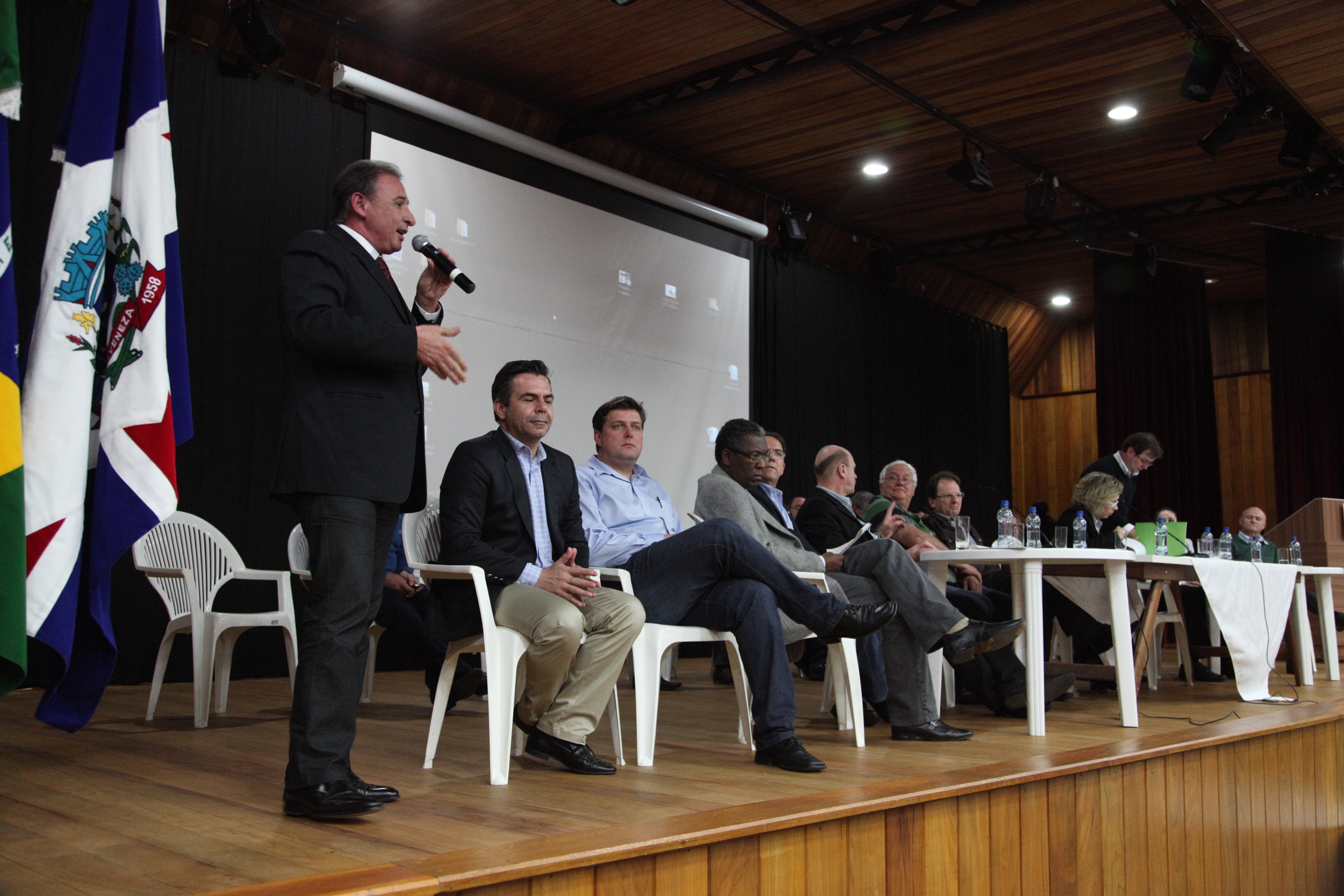 Audiência Pública em Nova Veneza debateu os problemas na avicultura de Santa Catarina