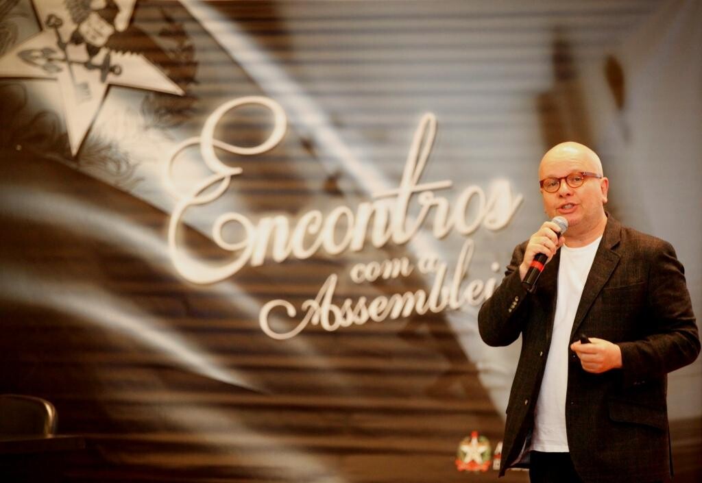 Marcelo Tas lota Assembleia Legislativa com palestra sobre redes sociais
