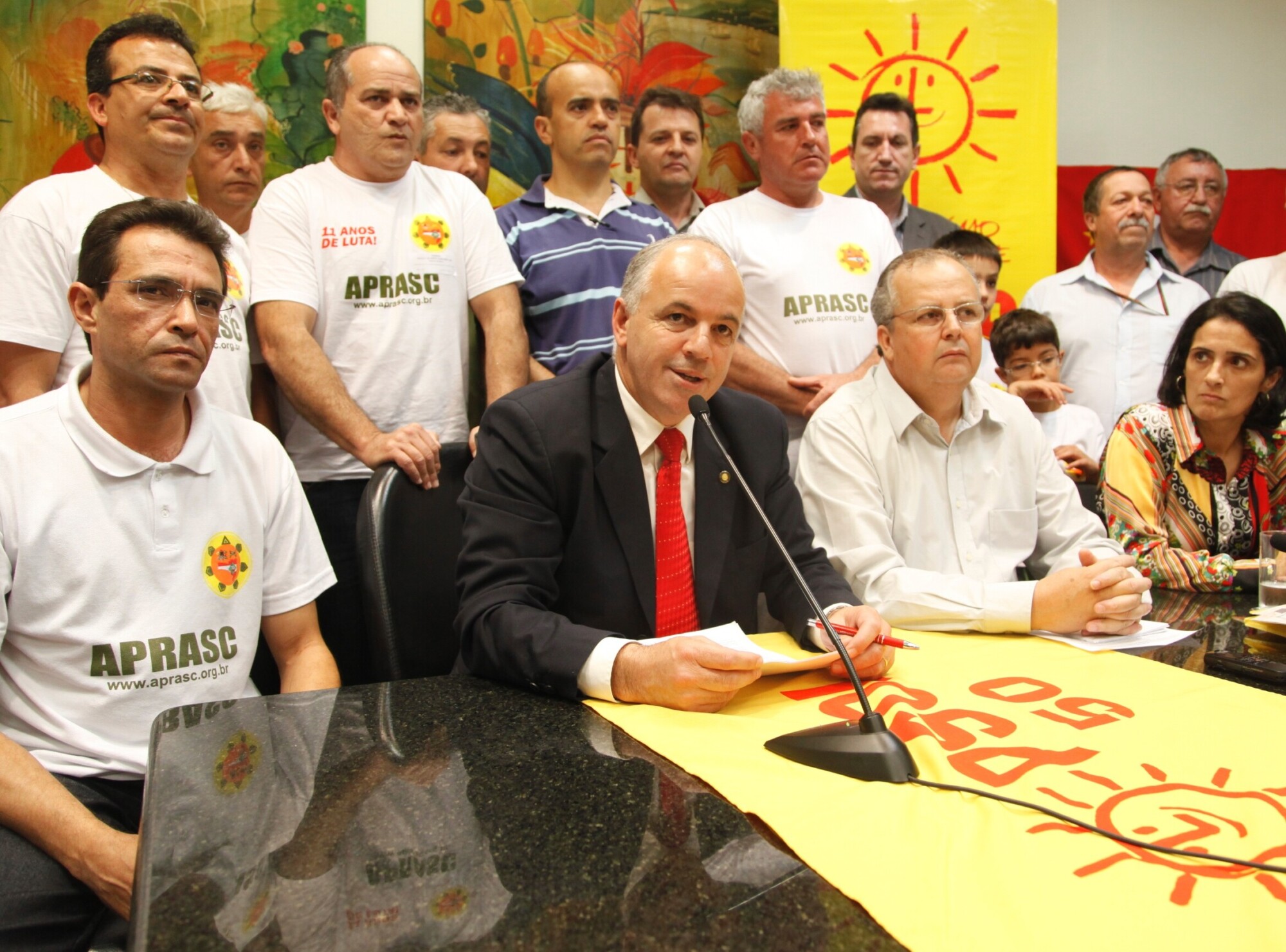 Deputado Sargento Amauri Soares assina ficha de filiação ao PSOL