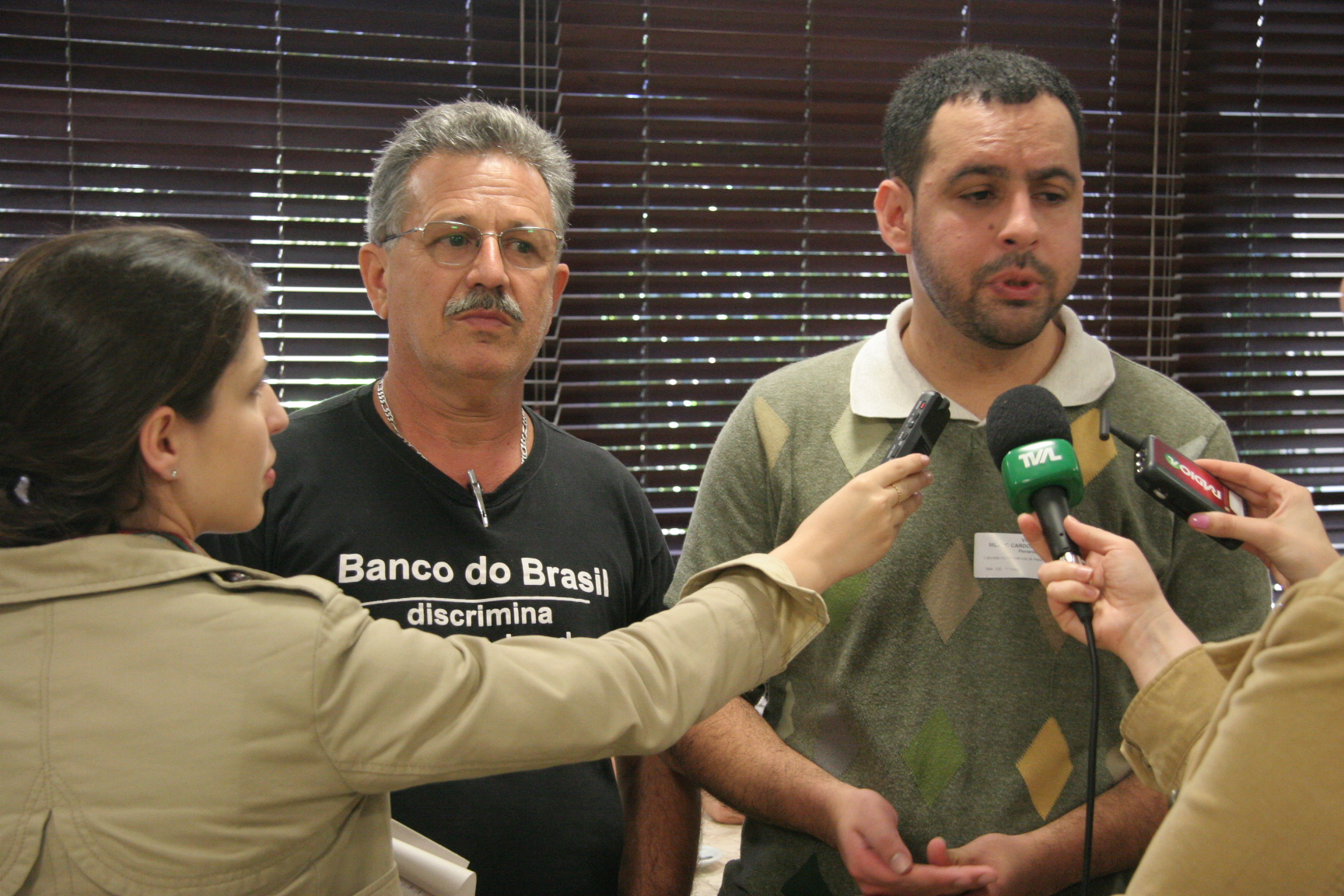 Sindicato dos Bancários entrega documento ao Presidente Joares Ponticelli - Foto: Eduardo Guedes de Oliveira / Agência AL