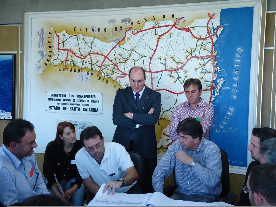 Mauro apoia construção de viaduto em Guarujá do Sul