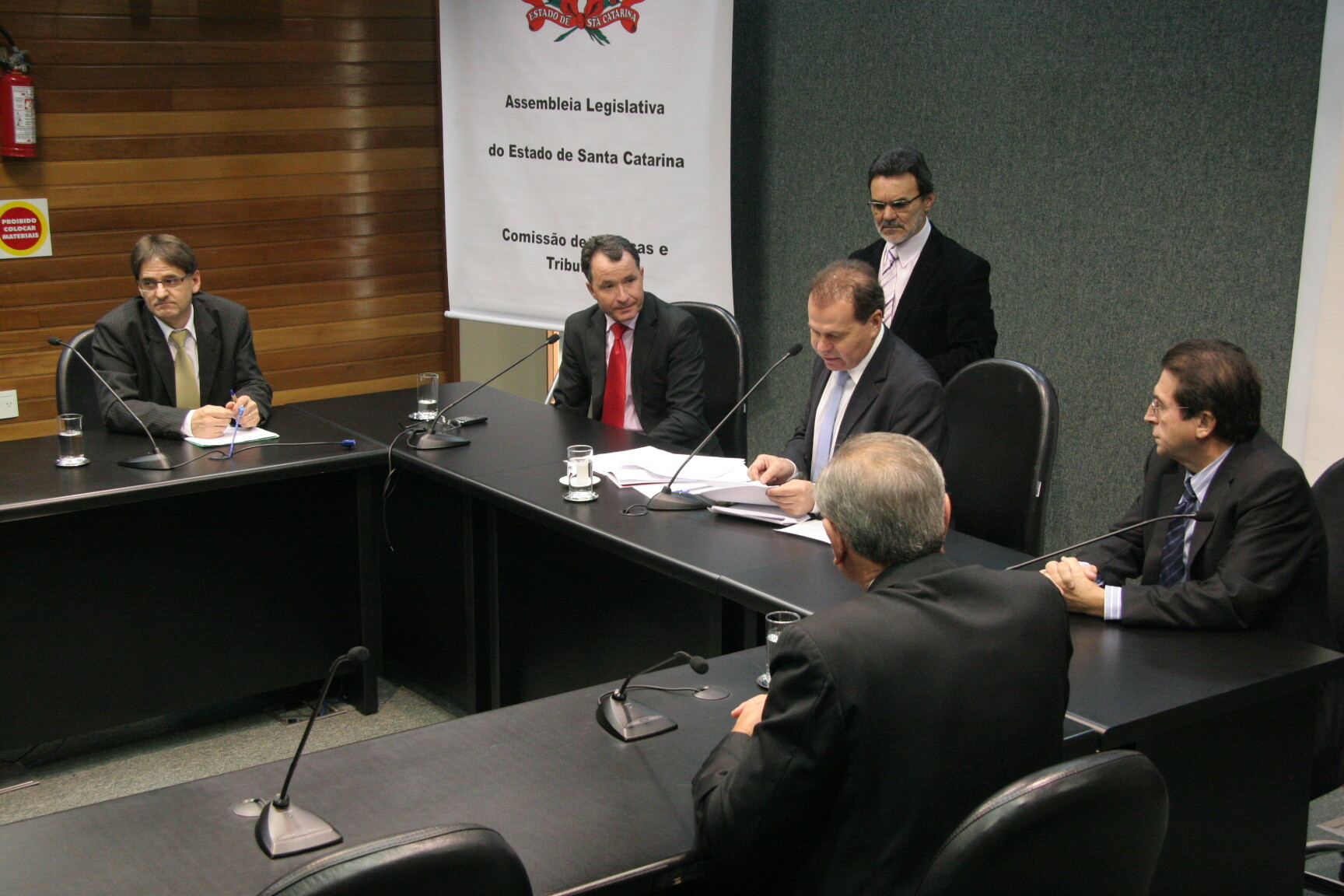 Comissão de Finanças volta a debater proposta do orçamento regionalizado impositivo