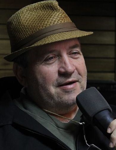 José Nei Ascari responde pergunta do jornalista Luiz Antônio Brescianini, da Rádio Verde Vale AM