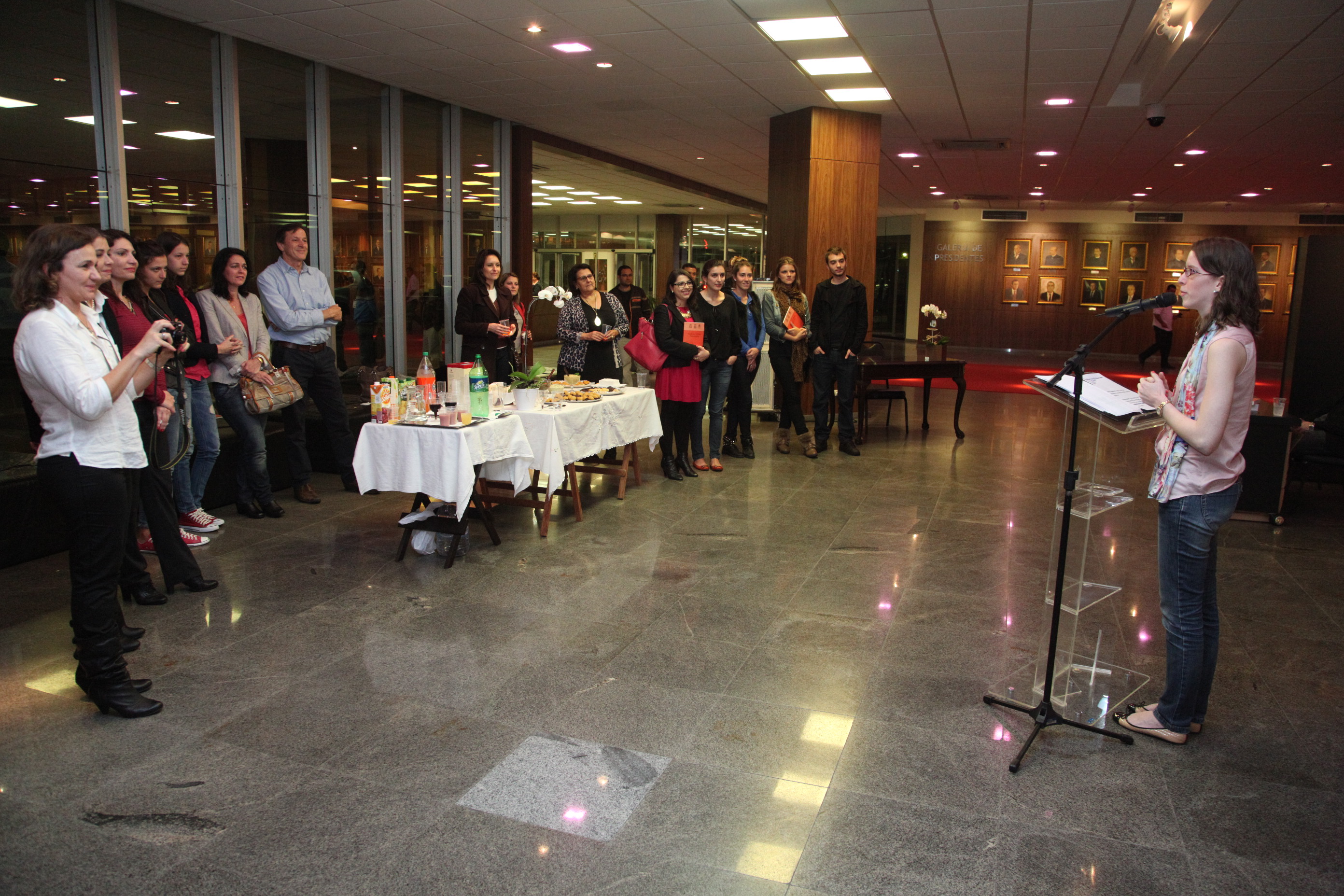 Lançamento Literário – “Costura a Mão: Fundamentos”, de Renata Perito