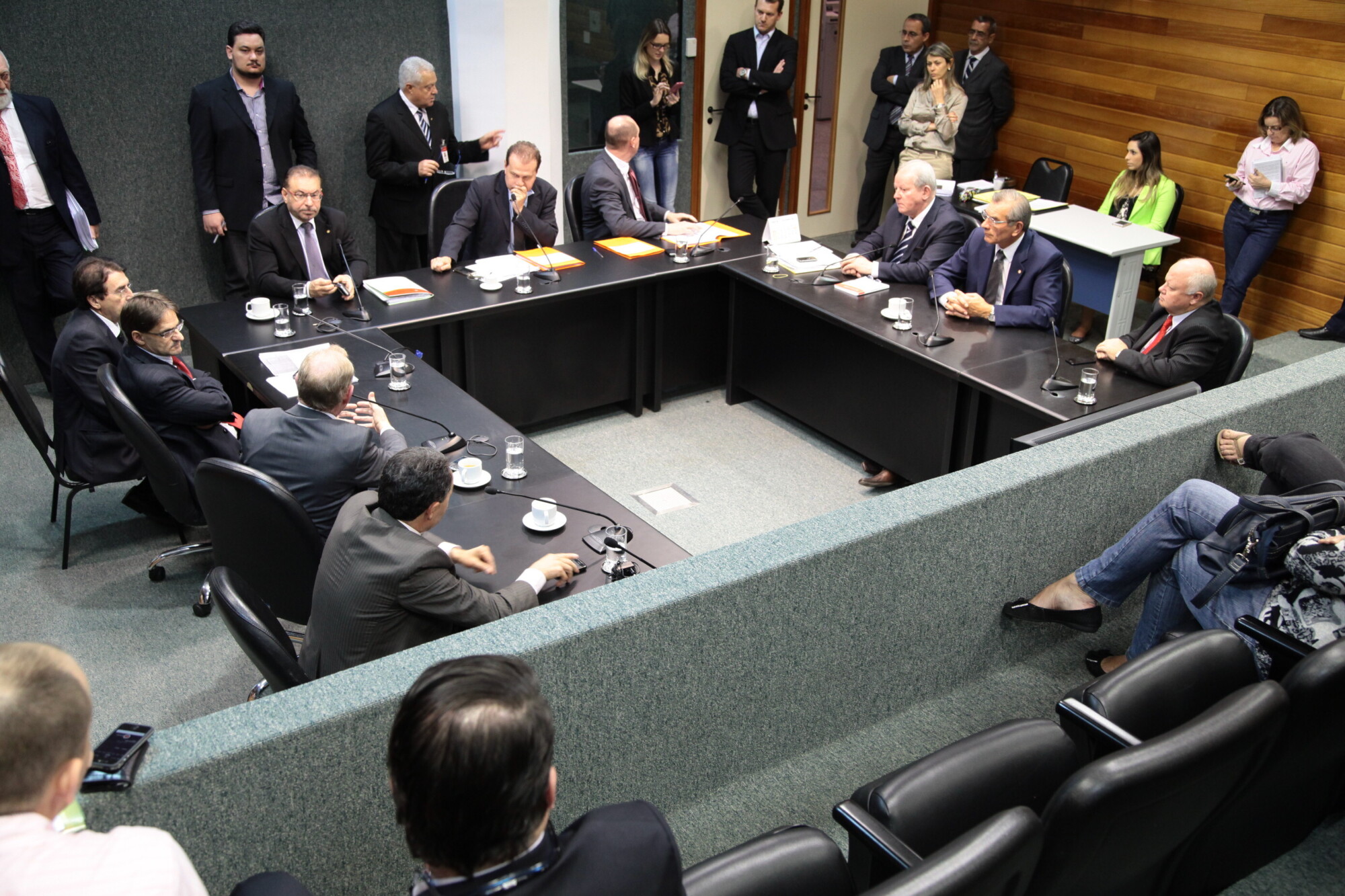 Membros da comissão fizeram reunião extraordinária nesta terça-feira (8). FOTO: Miriam Zomer/Agência AL