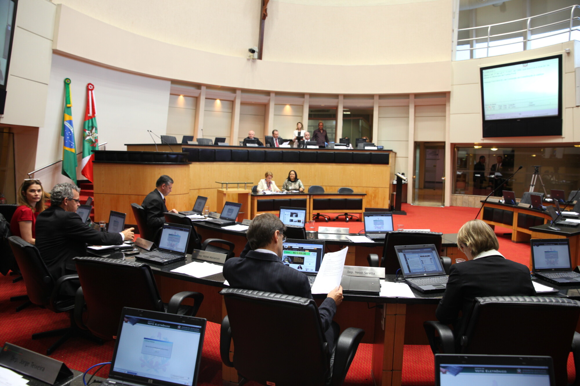 Deputados condenam cota de 6% para mulheres na Polícia Militar