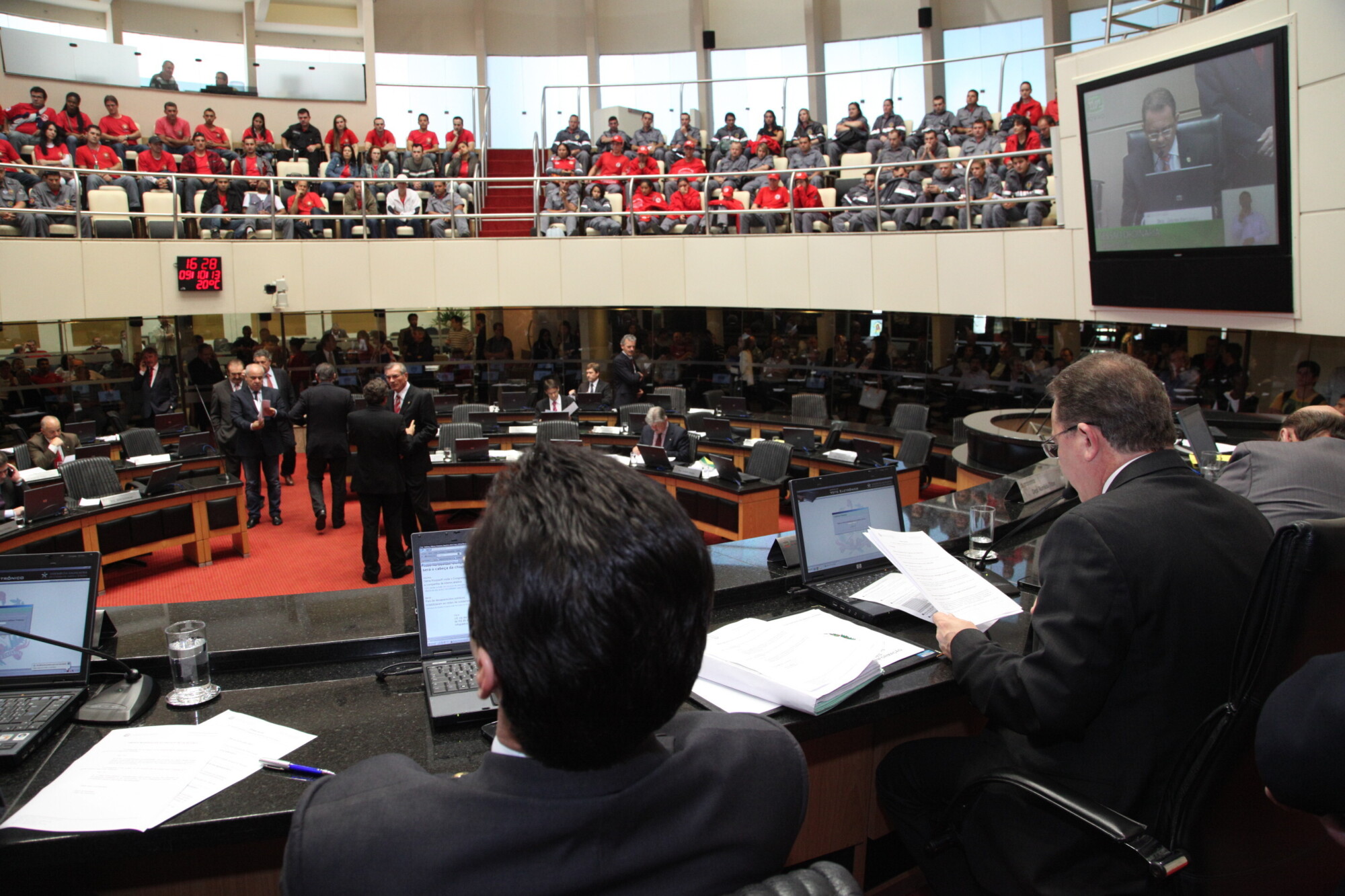 Deputados aprovam PL que concede poder de polícia a bombeiros