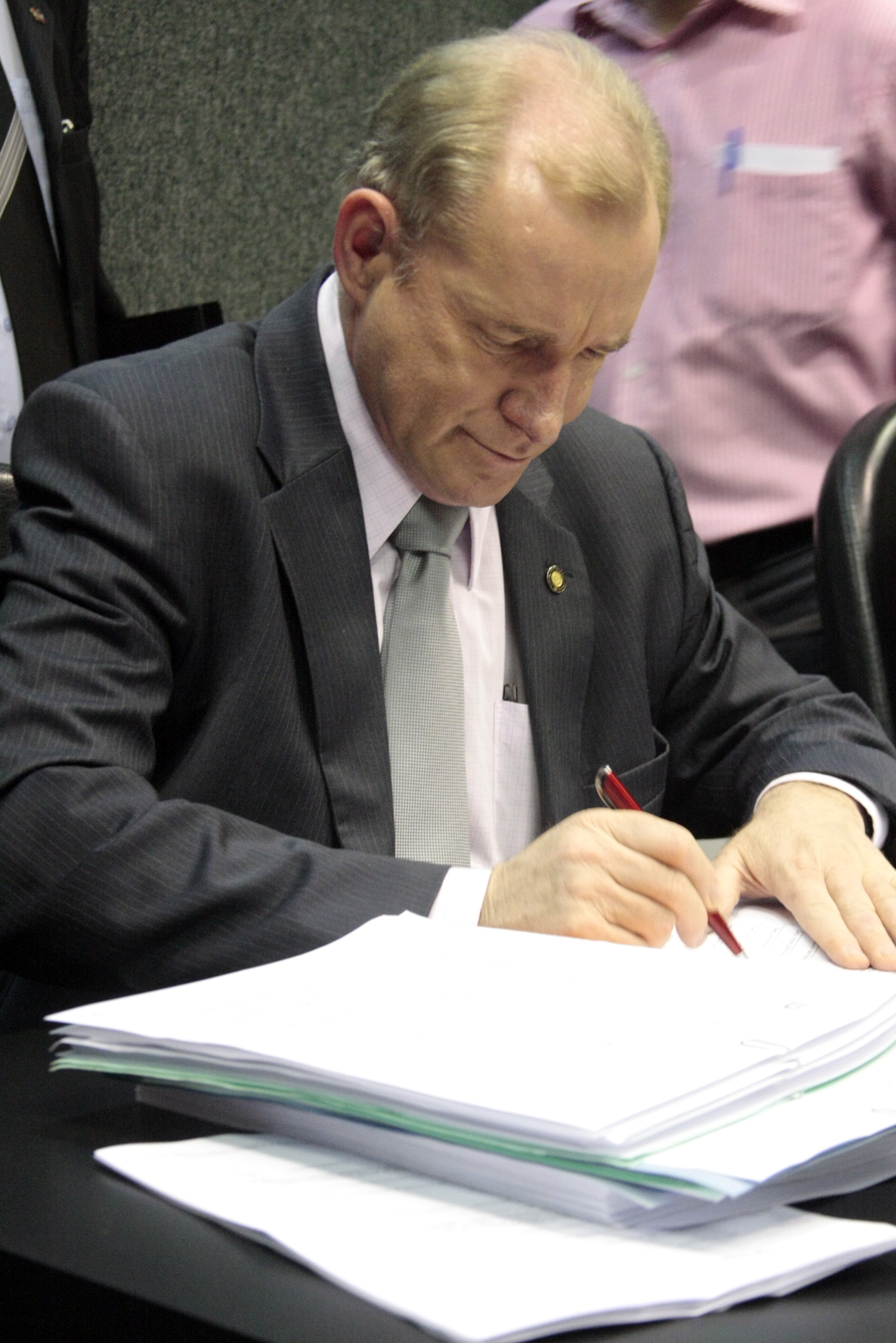 Deputado Aldo Schneider (PMDB). Reunião da Comissão de Constituição e Justiça. Foto: Fábio Queiroz / Agência AL