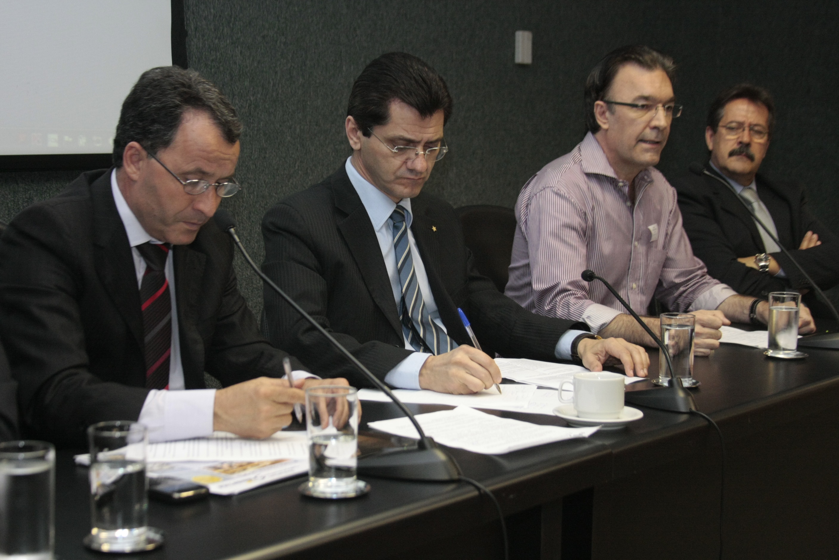 Reunião para debater o PL 243.7/2013 - Comercialização de produtos ópticos. Foto: Fábio Queiroz/Agência AL