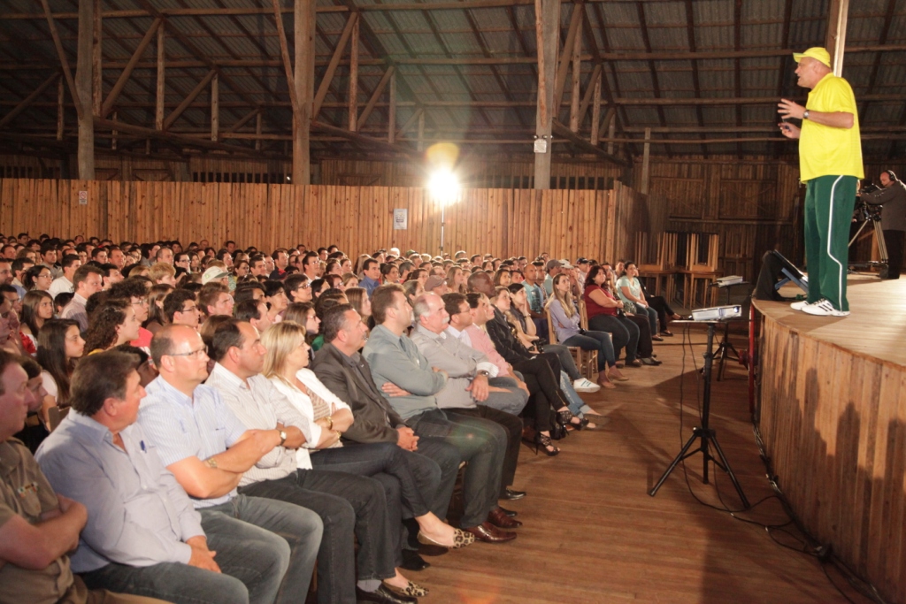 Encontros com a Assembleia  em Campos Novos   Palestra Obstinação  com  Oscar Schmidt