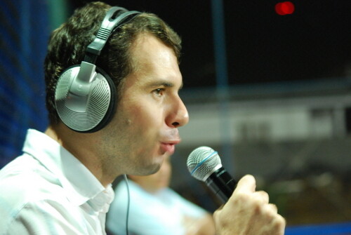 Jornalista Jocimar Soares, da Rádio Aliança, de Concórdia, pergunta ao deputado Moacir Sopelsa