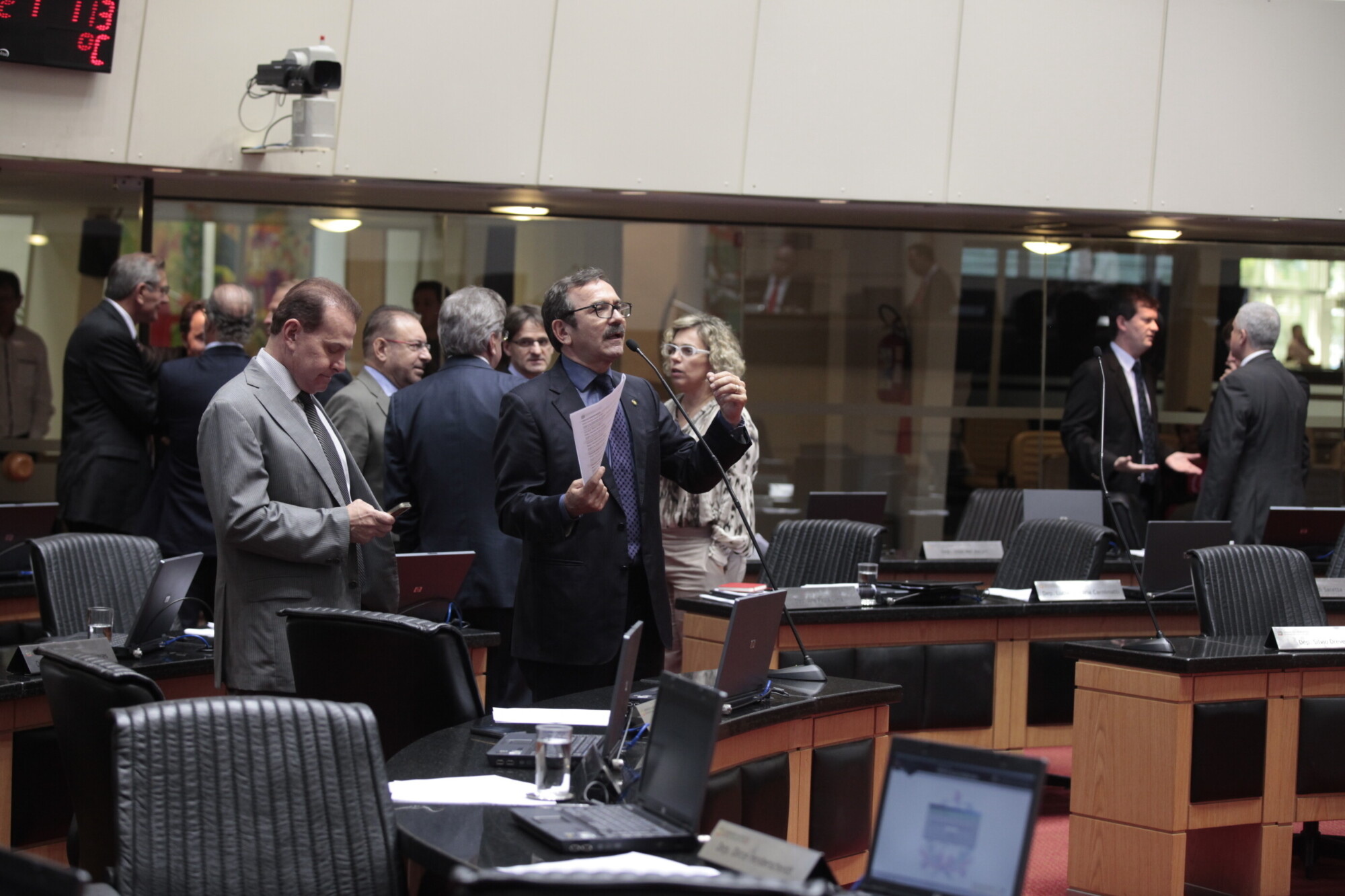 Perspectiva de sobra de caixa com renegociação de dívida anima deputados