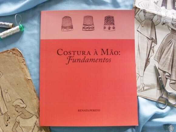 Livro que resgata técnicas para costura à mão é lançado na Assembleia