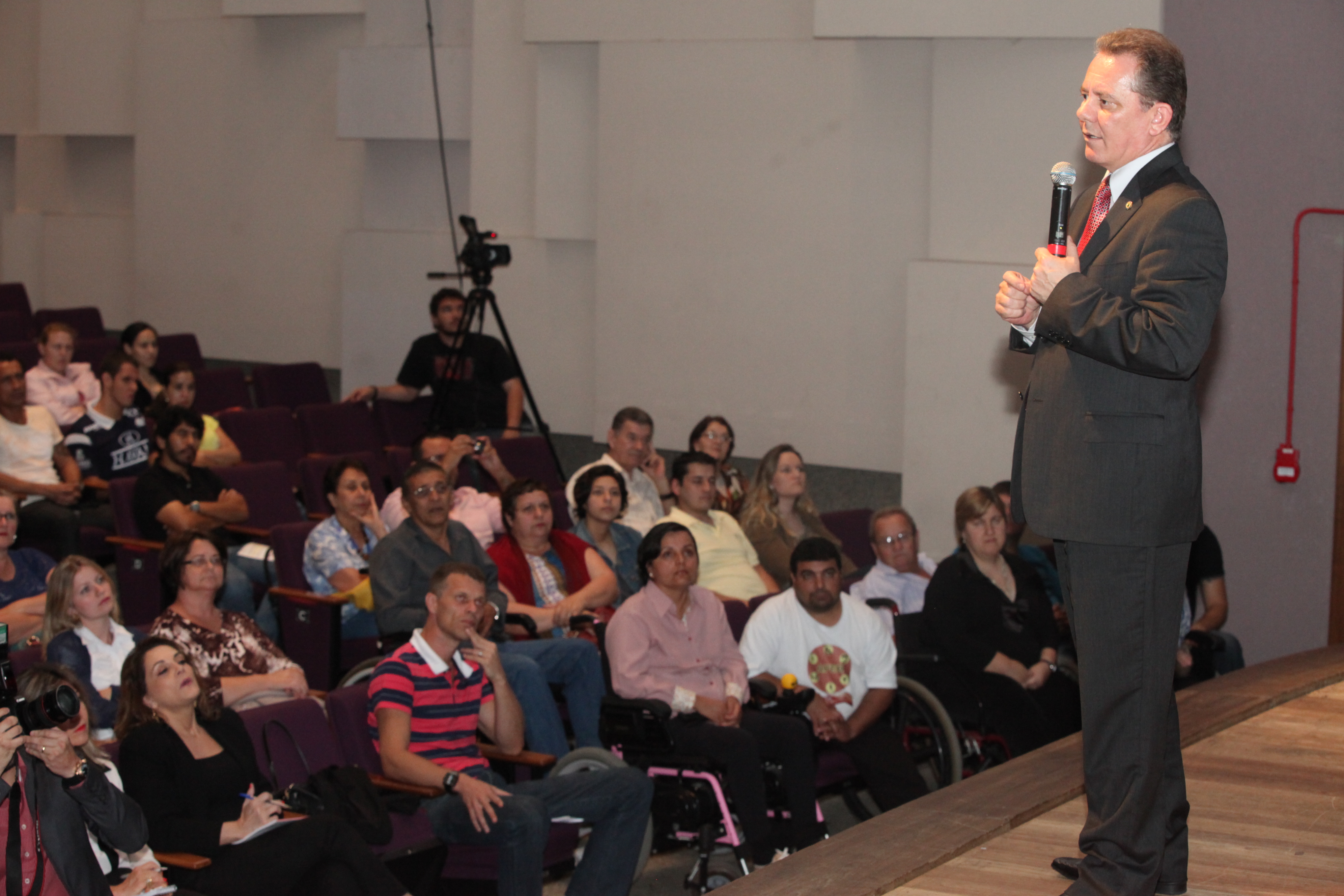 Duda Braga faz palestra no Encontros com a Assembleia em Jaraguá do Sul. Foto: Fábio Queiroz / Agência AL