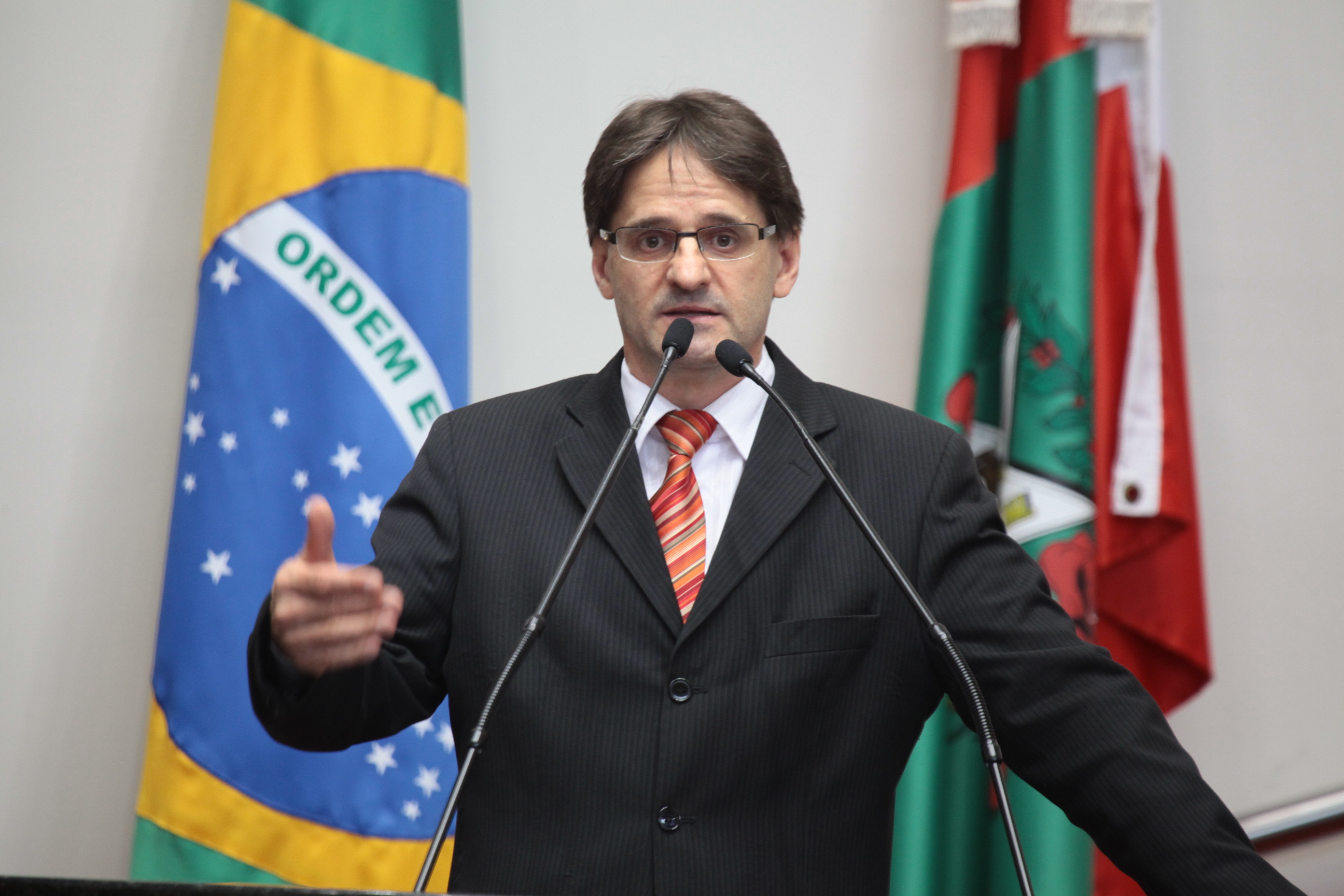 Deputado Neodi Saretta (PT). Sessão Ordinária - Plenário Osni Régis. Foto: Miriam Zomer/ Agência AL