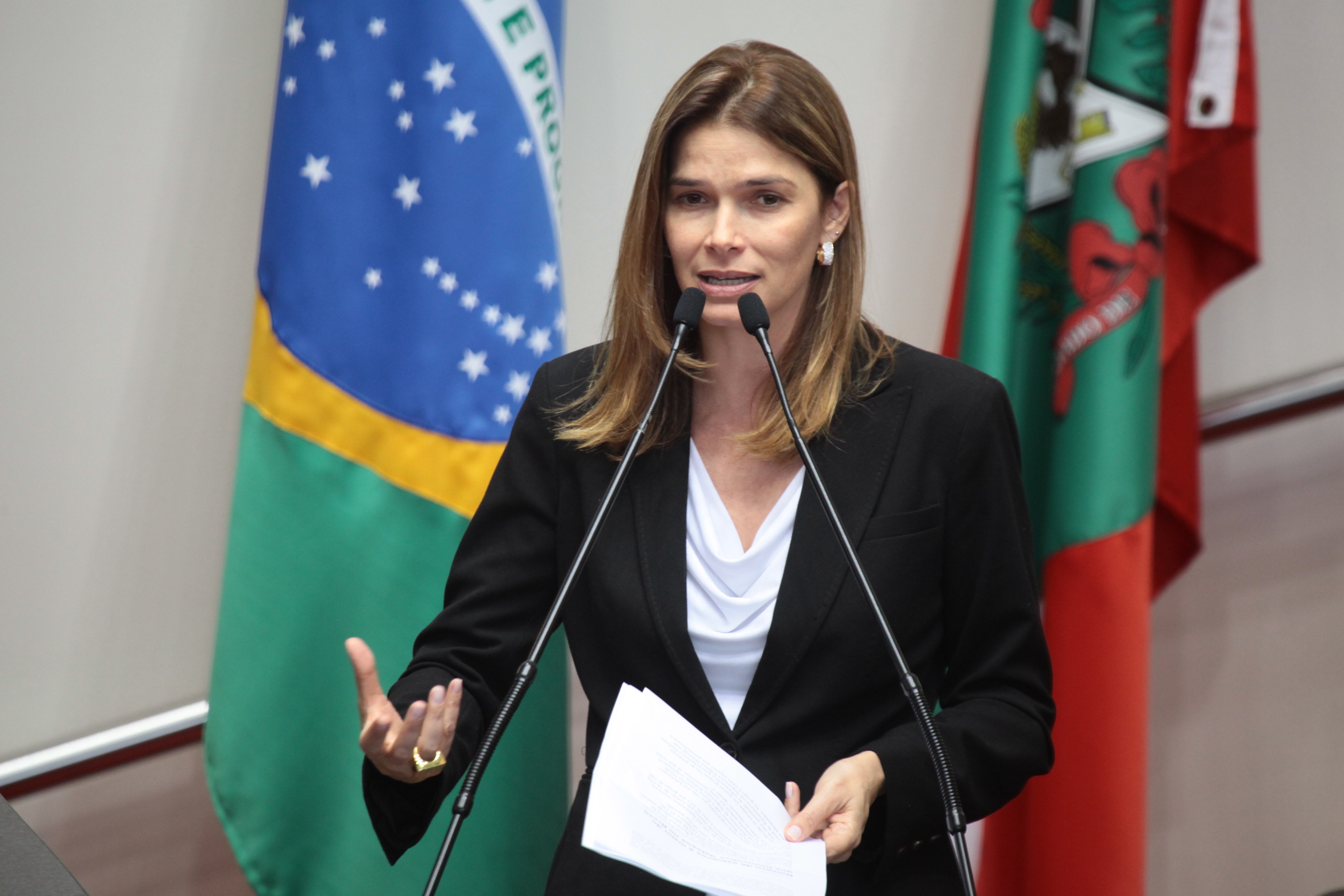Deputada Angela Albino (PCdoB). Sessão Ordinária - Plenário Osni Régis. Foto: Miriam Zomer/ Agência AL