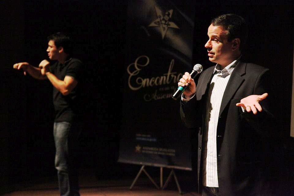 Com simpatia e bom humor, Dudu Braga cativa o público de Jaraguá do Sul