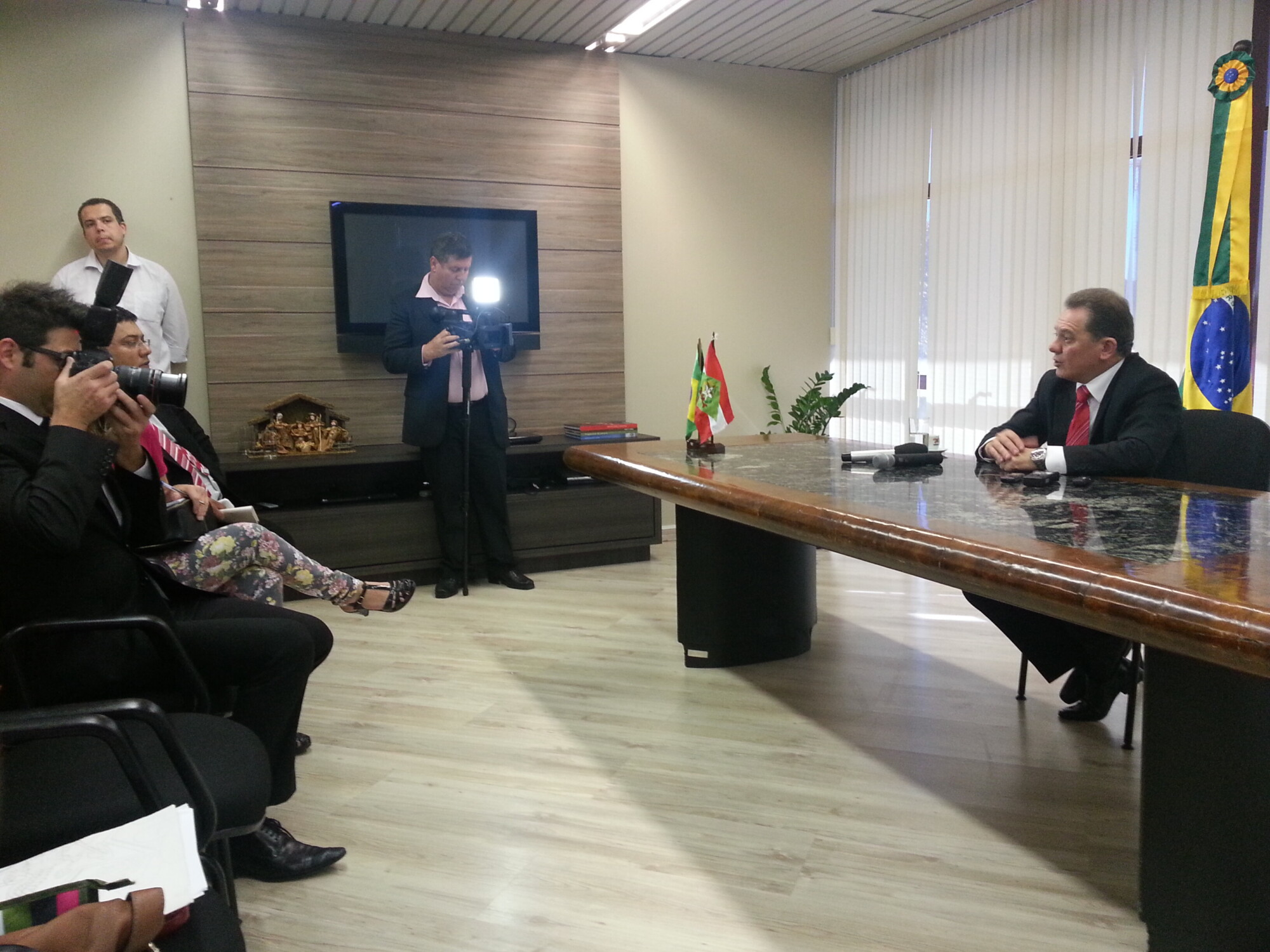 Governador em exercício anuncia ações à frente do Executivo