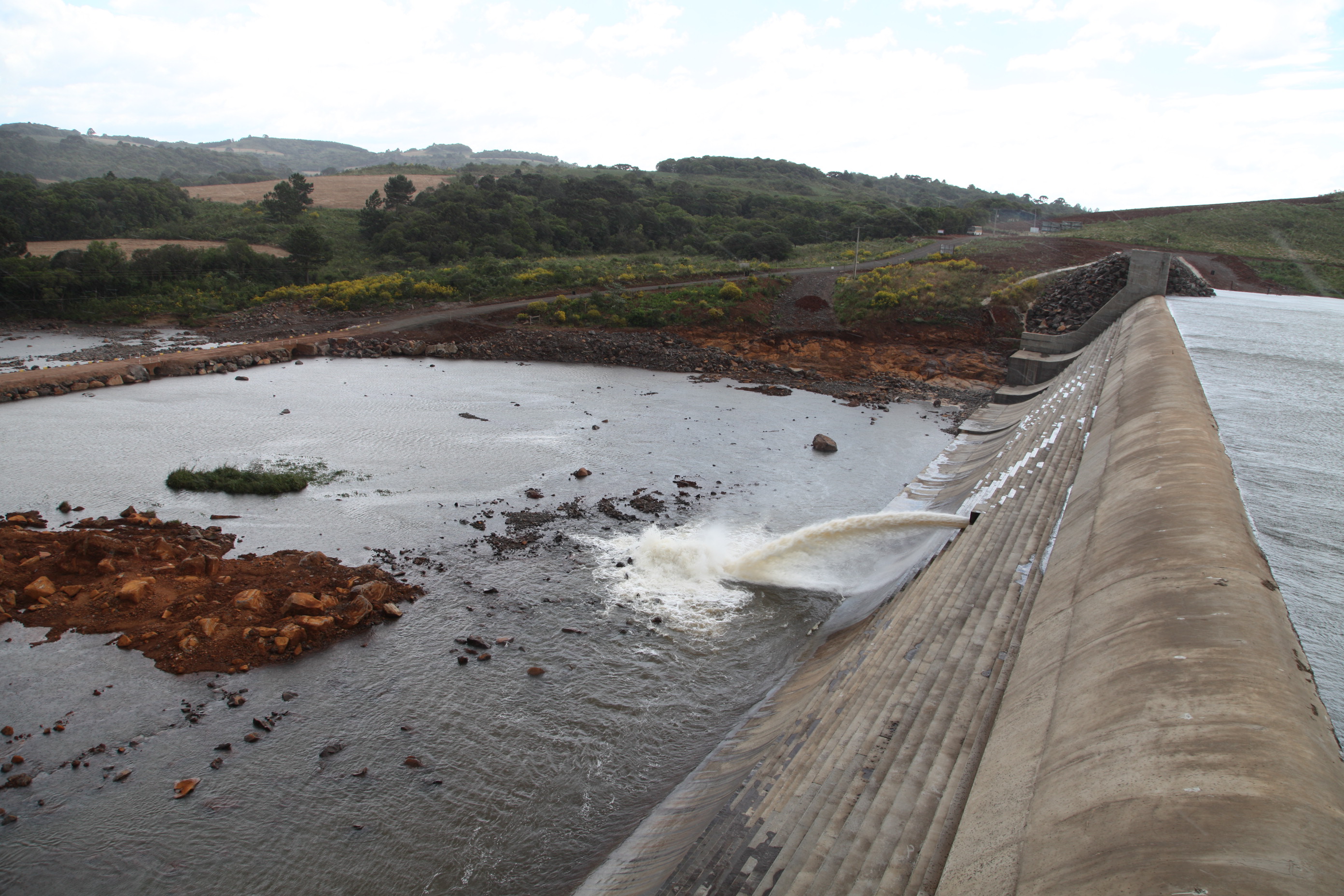 Vista parcial da barragem da PCH João Borges