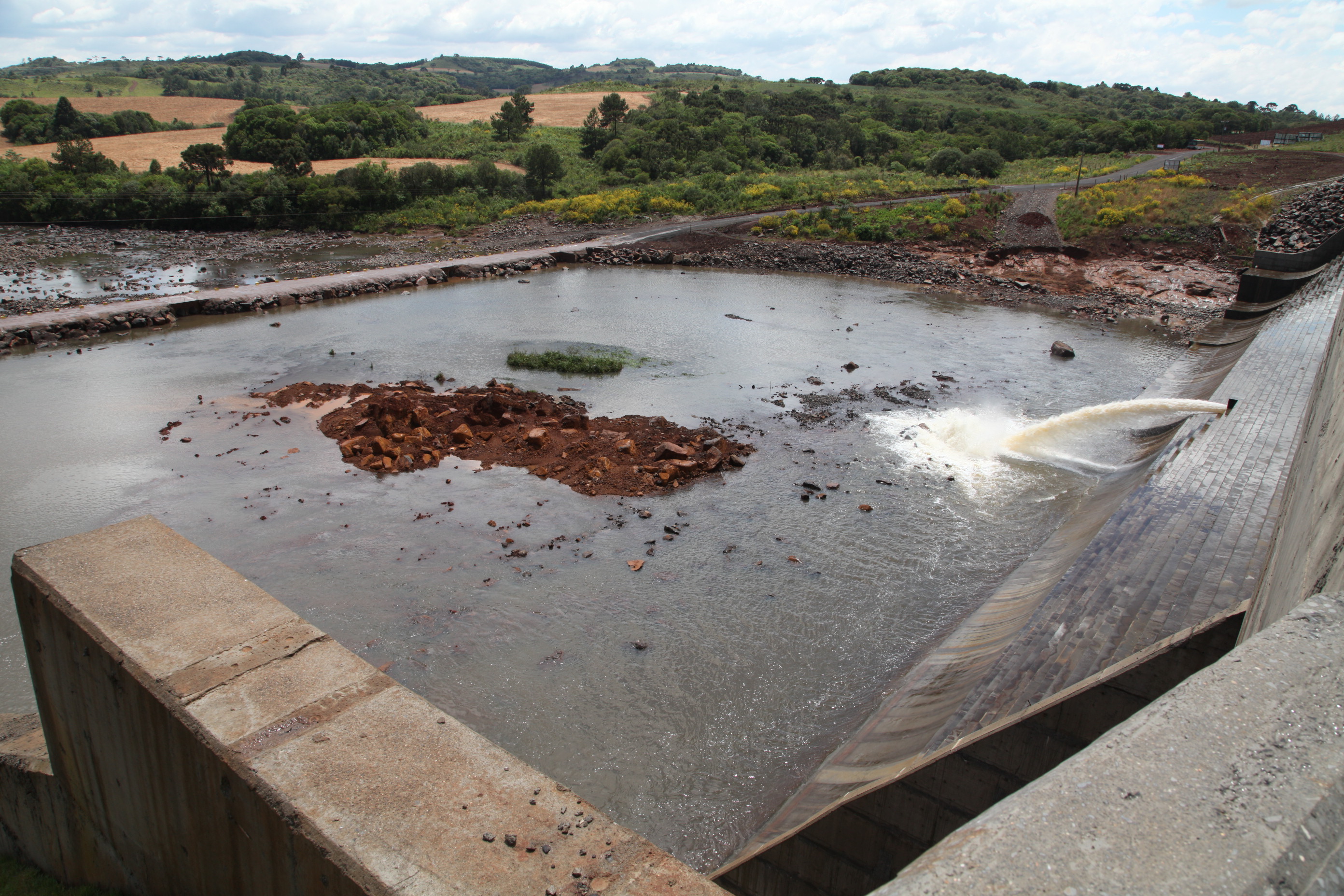 Vista parcial da barragem da PCH João Borges