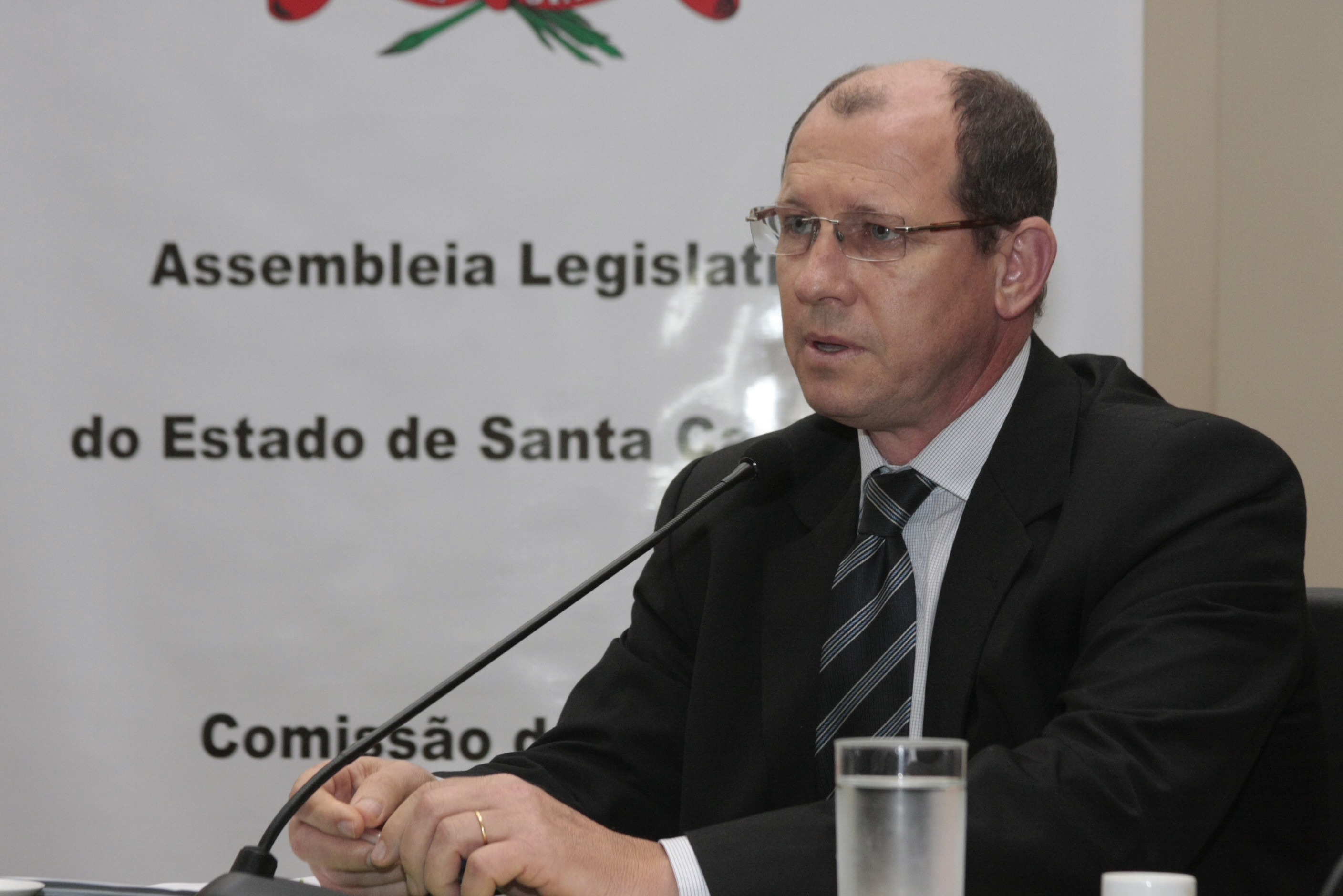 Luiz Selhorst representando Francisco Ribeiro Correa. Audiência Pública sobre A Gestão do Fundo Estadual de Saúde. Foto: Fábio Queiroz / Agência AL