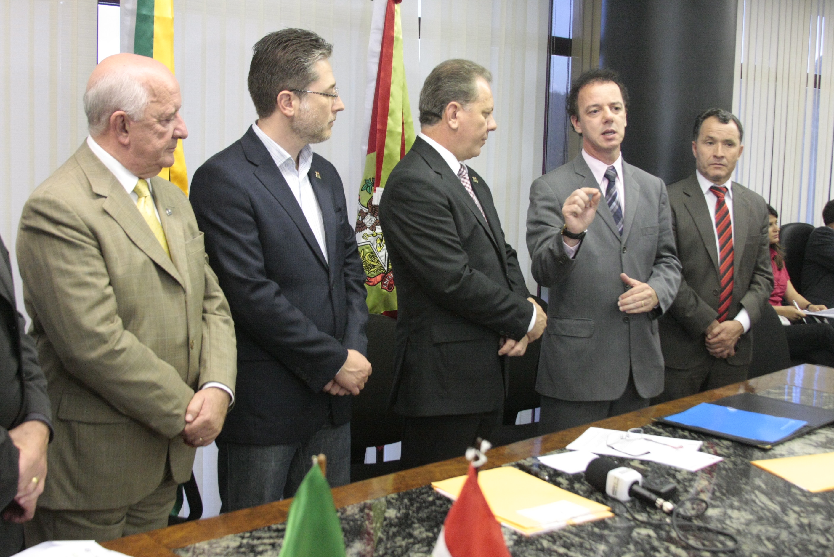 Ato de sanção de pacote de leis legislativas, entre elas a identificação biométrica neonatal. Foto: Fábio Queiroz