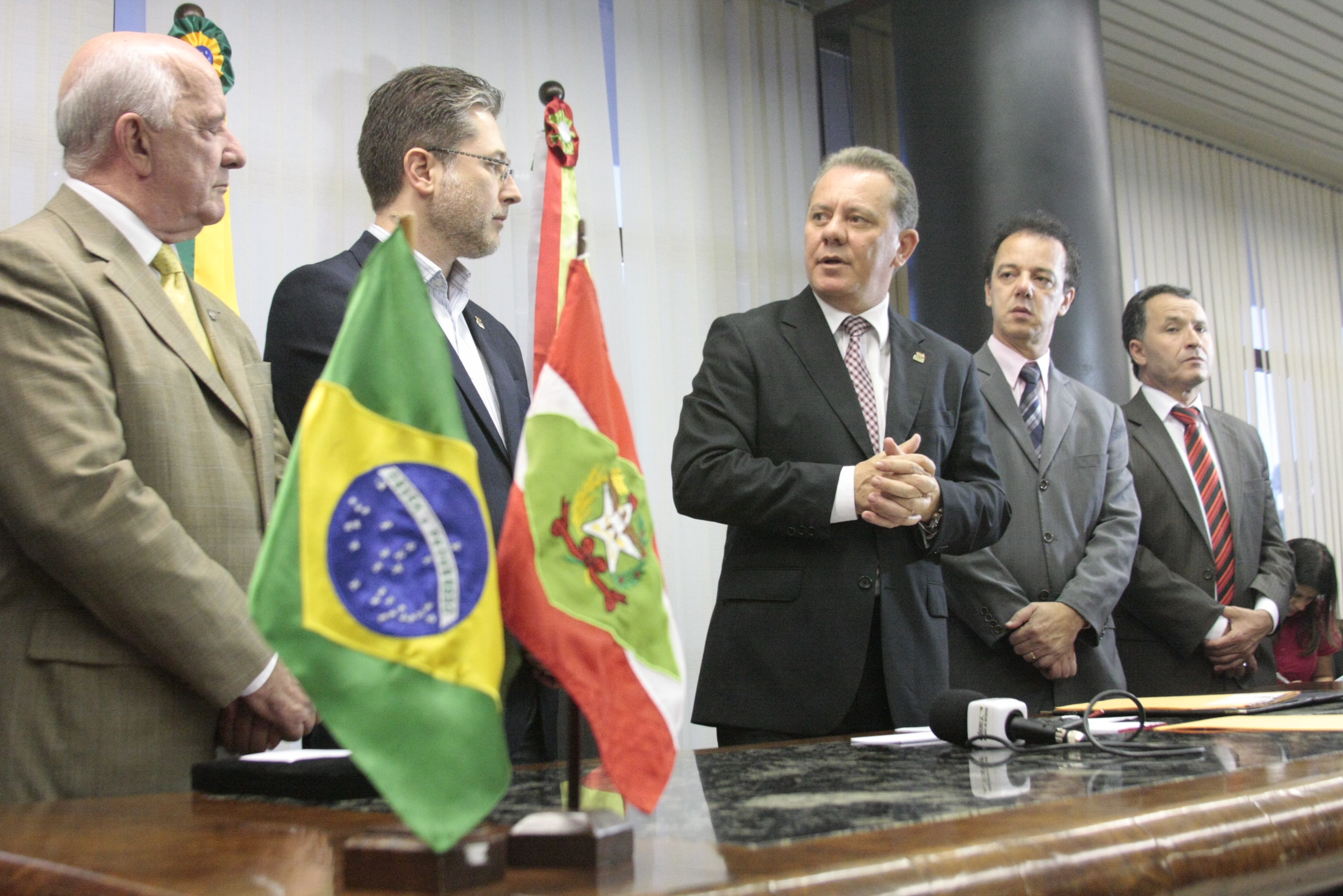 Ato de sanção de pacote de leis legislativas, entre elas a identificação biométrica neonatal. Foto: Fábio Queiroz