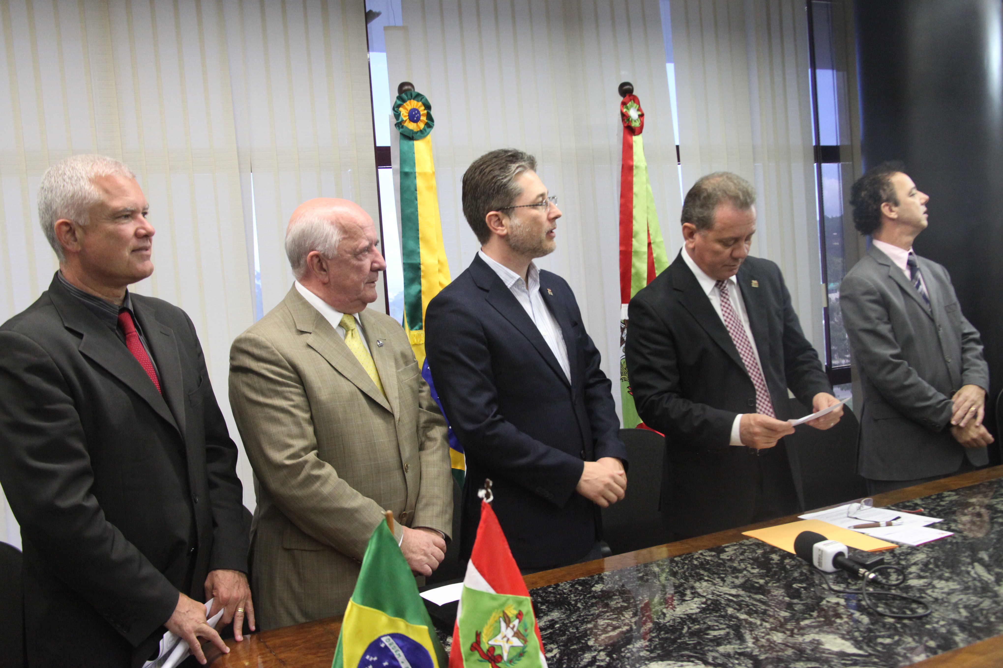 Ato de sanção de pacote de leis legislativas, entre elas a identificação biométrica neonatal. Foto: Leonardo Gonçalves