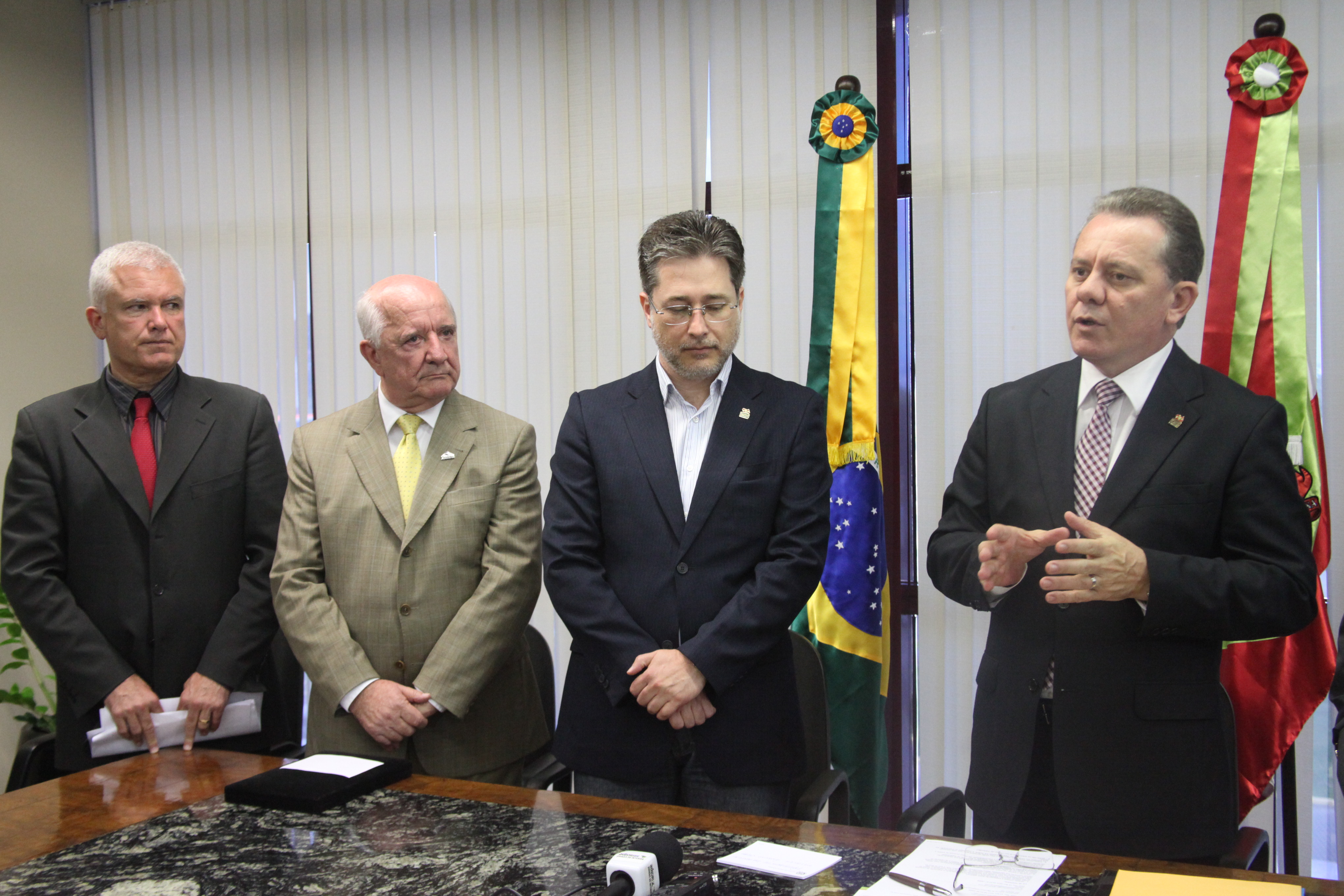 Ato de sanção de pacote de leis legislativas, entre elas a identificação biométrica neonatal. Foto: Leonardo Gonçalves