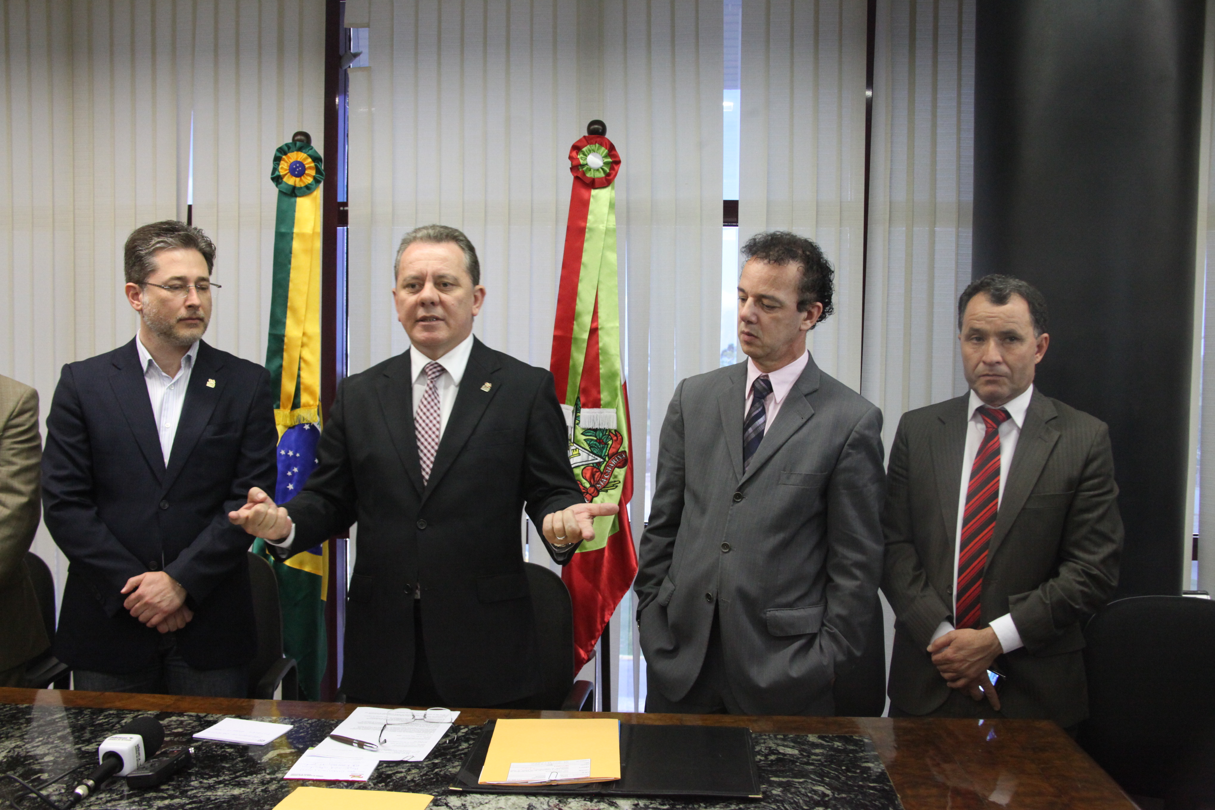 Ato de sanção de pacote de leis legislativas, entre elas a identificação biométrica neonatal. Foto: Leonardo Gonçalves