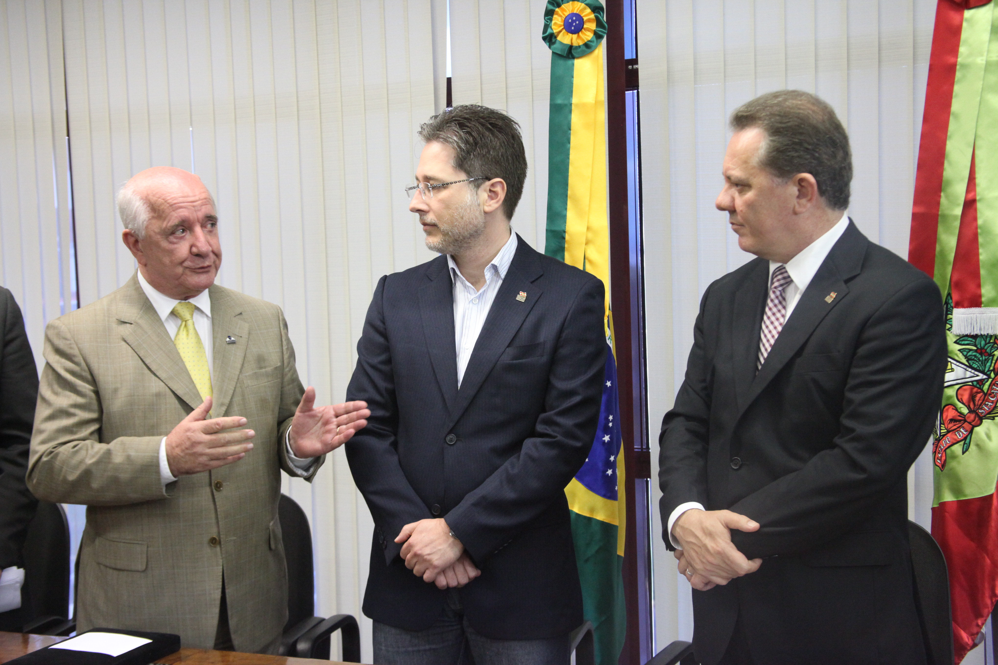 Ato de sanção de pacote de leis legislativas, entre elas a identificação biométrica neonatal. Foto: Leonardo Gonçalves
