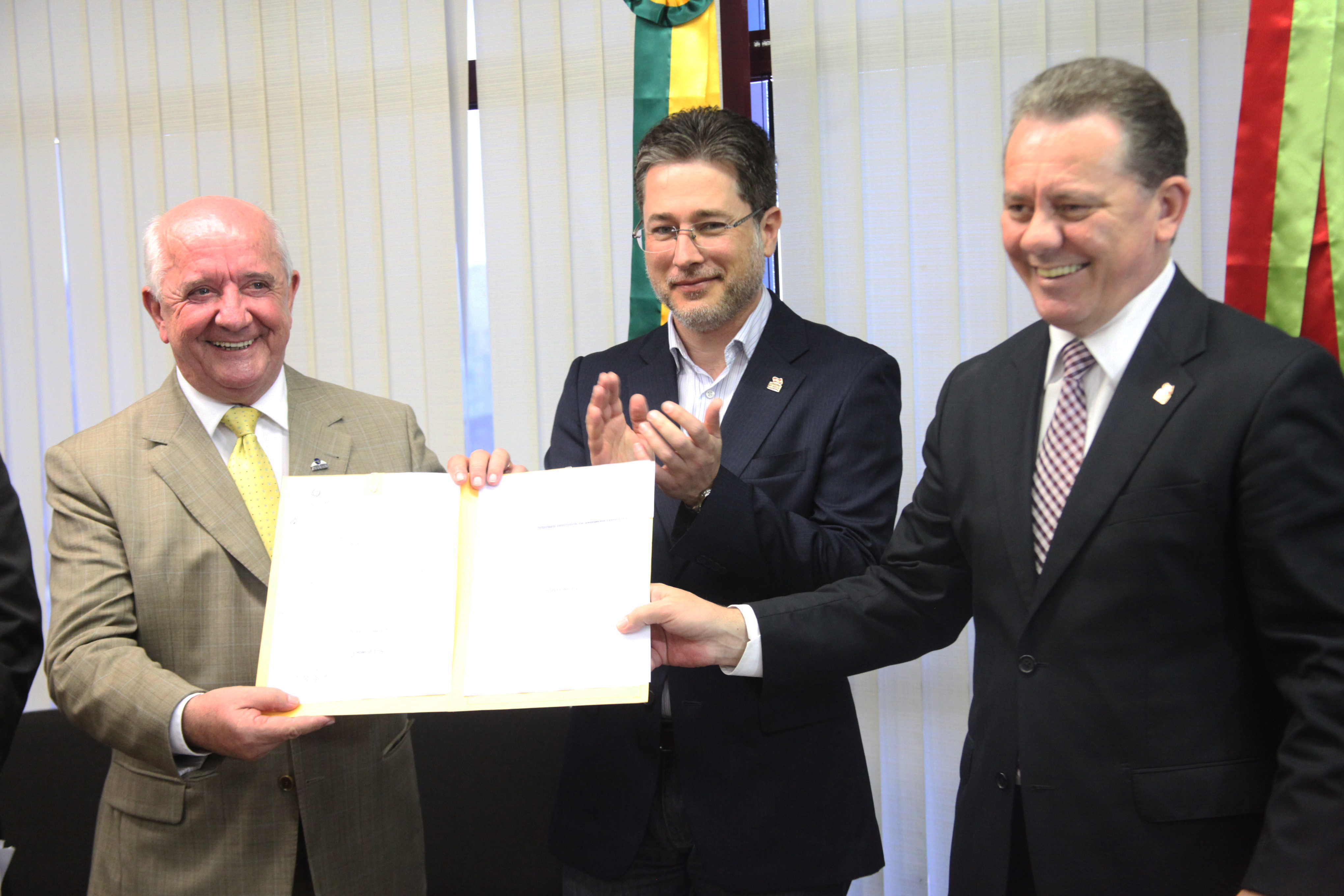 Ato de sanção de pacote de leis legislativas, entre elas a identificação biométrica neonatal. Foto: Leonardo Gonçalves