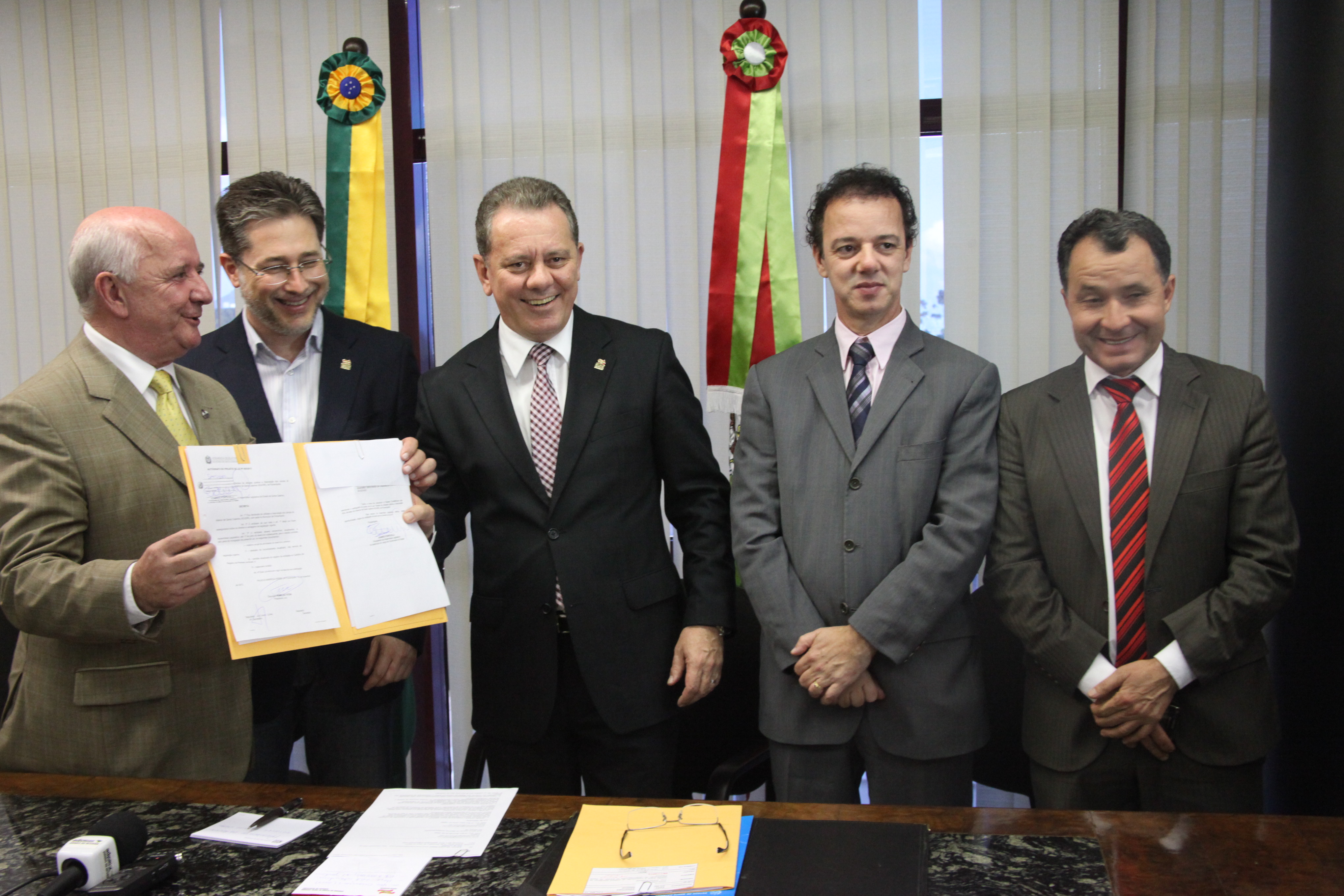 Ato de sanção de pacote de leis legislativas, entre elas a identificação biométrica neonatal. Foto: Leonardo Gonçalves