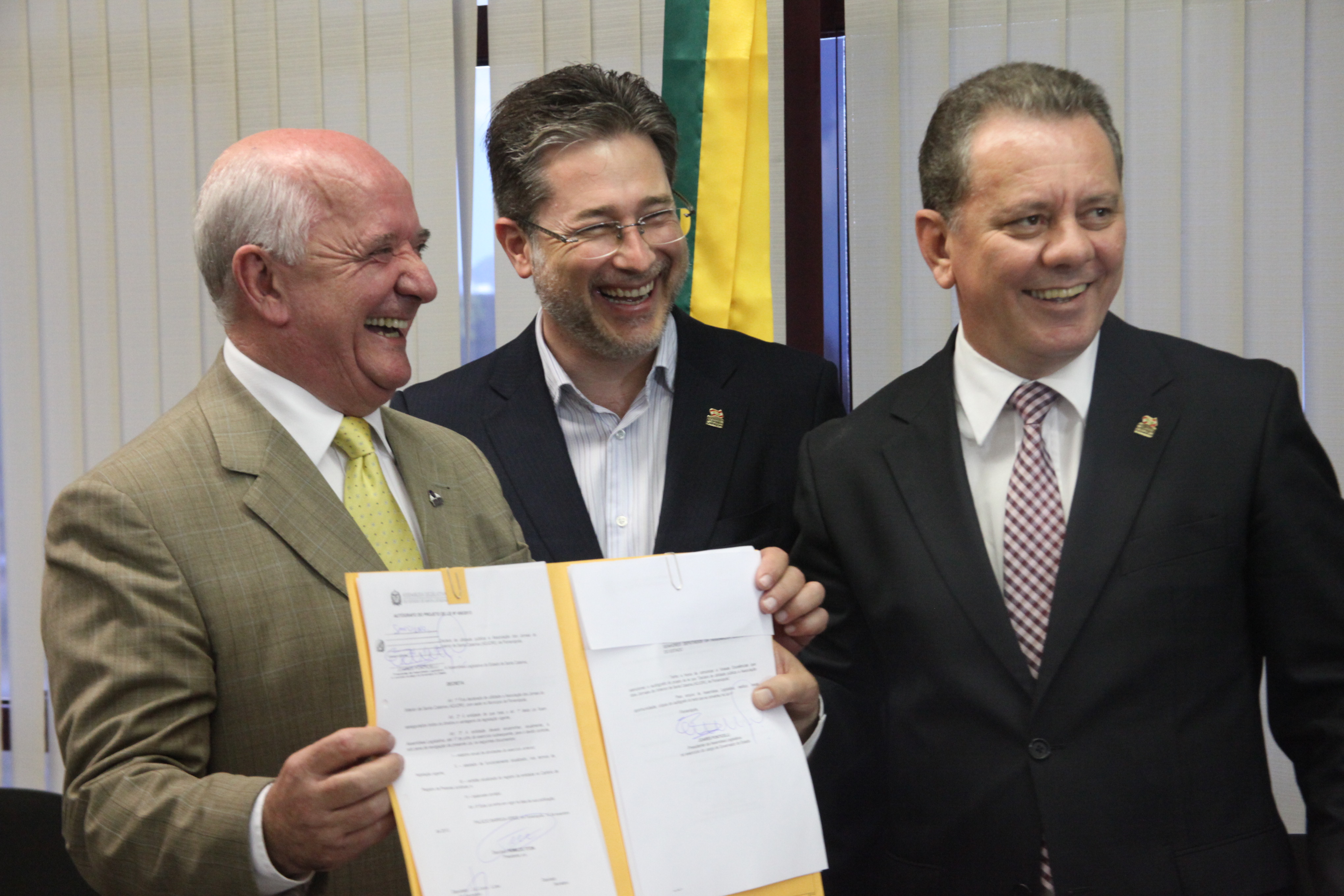Ato de sanção de pacote de leis legislativas, entre elas a identificação biométrica neonatal. Foto: Leonardo Gonçalves